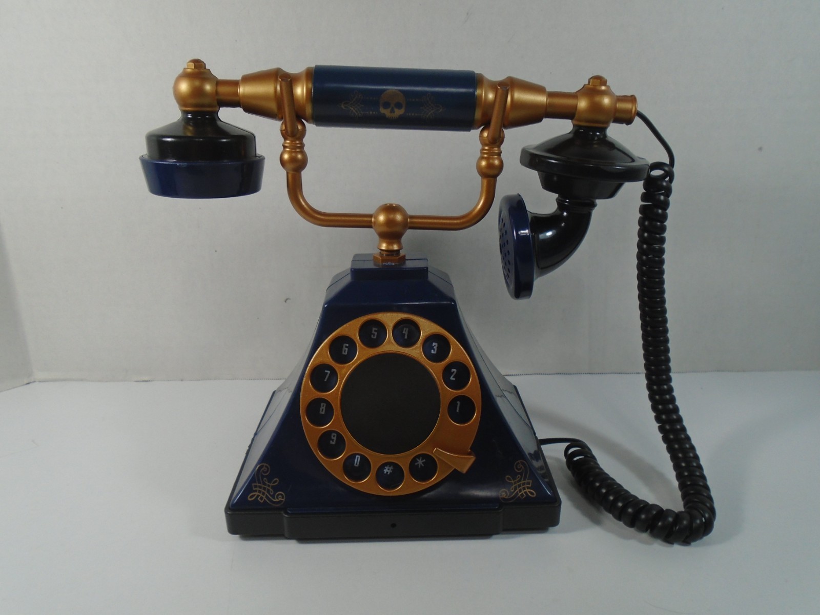 GEMMY INDUSTRIES--HALLOWEEN SKULL DECORATION TALKING PHONE (LOOK)