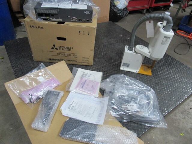 MITSUBISHI RH-2FH2515-1Q1-S36 CR751-02HQ1-0-S36 ROBOT & CONTROLLER **NEW**