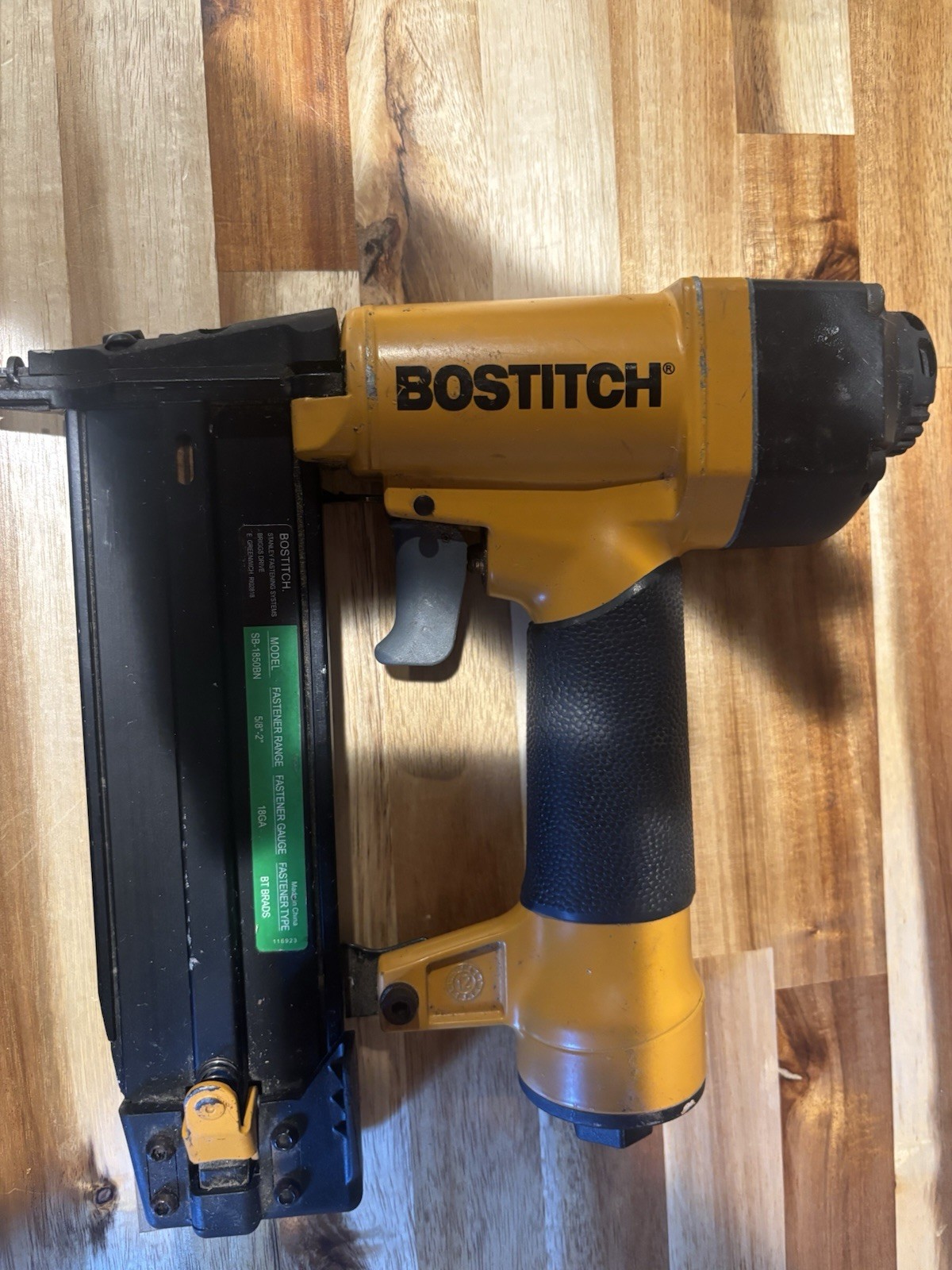 Bostitch SB-1850BN Pneumatic Brad Nailer