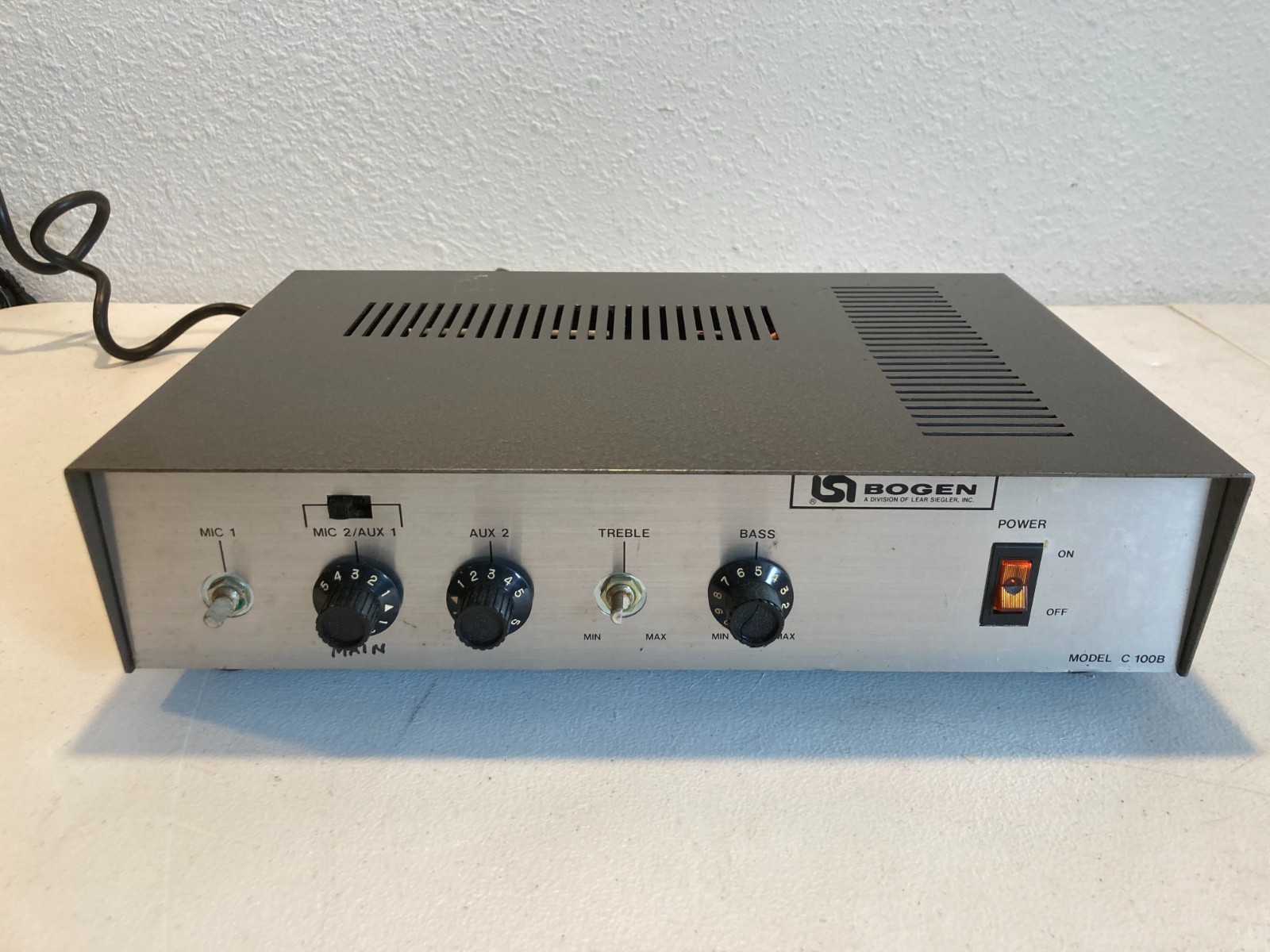 Bogen C 100B Commercial Audio Amplifier 35W Mixer Amp