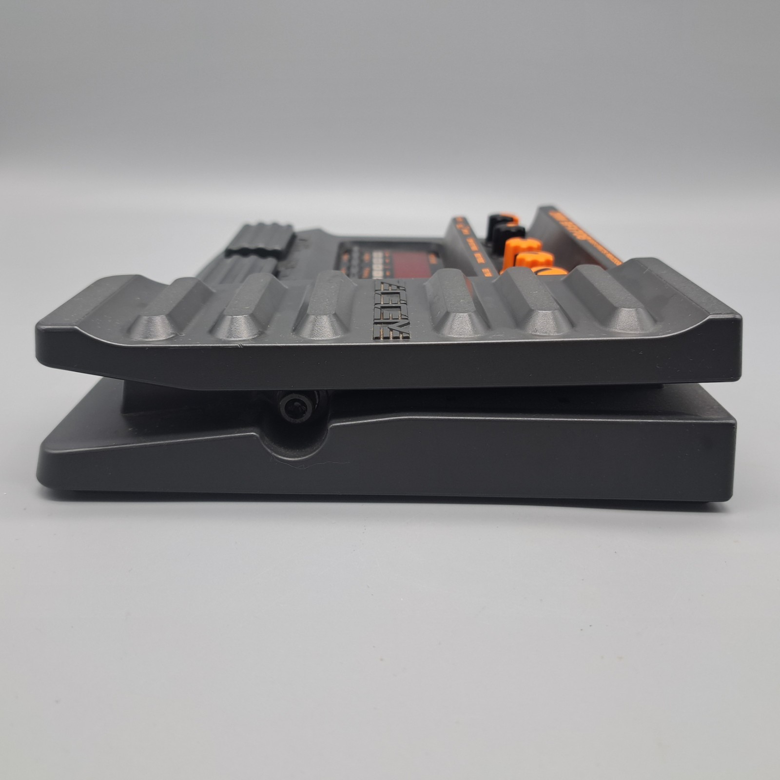 Zoom BFX-708 Bass Effects Processor Powers On With Batteries Untested No Cord