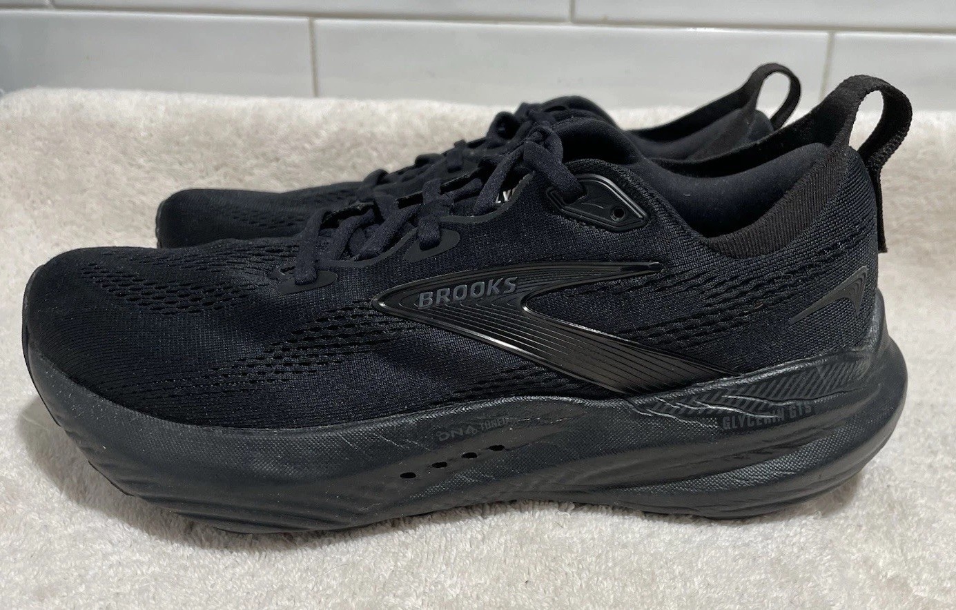 Women's Brooks Glycerin GTS 22, Black on Black Mesh Cushioned Comfort Size 9