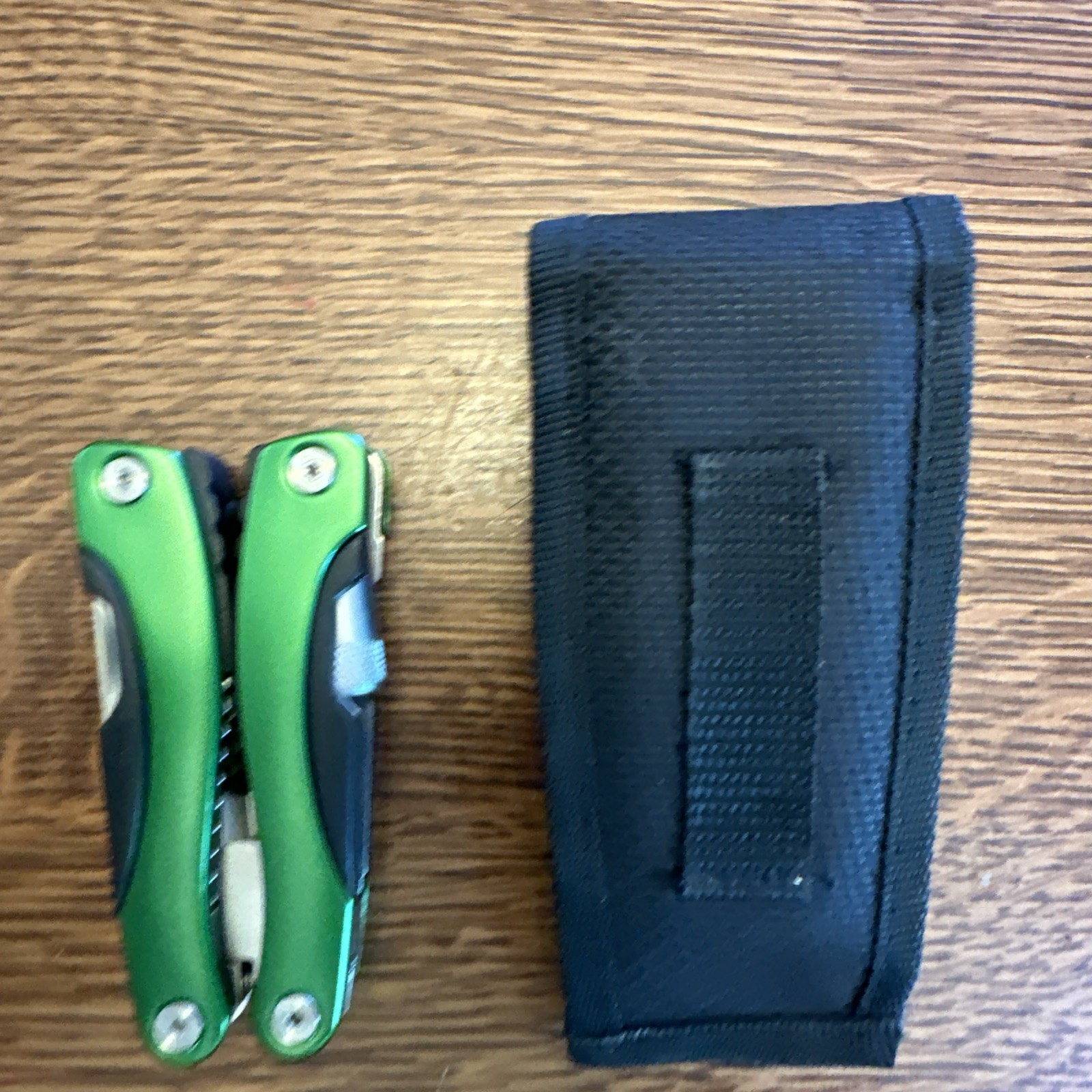 HEMMINGS MOTOR NEWS MULTI-TOOL W/FLASHLIGHT+SHEATH