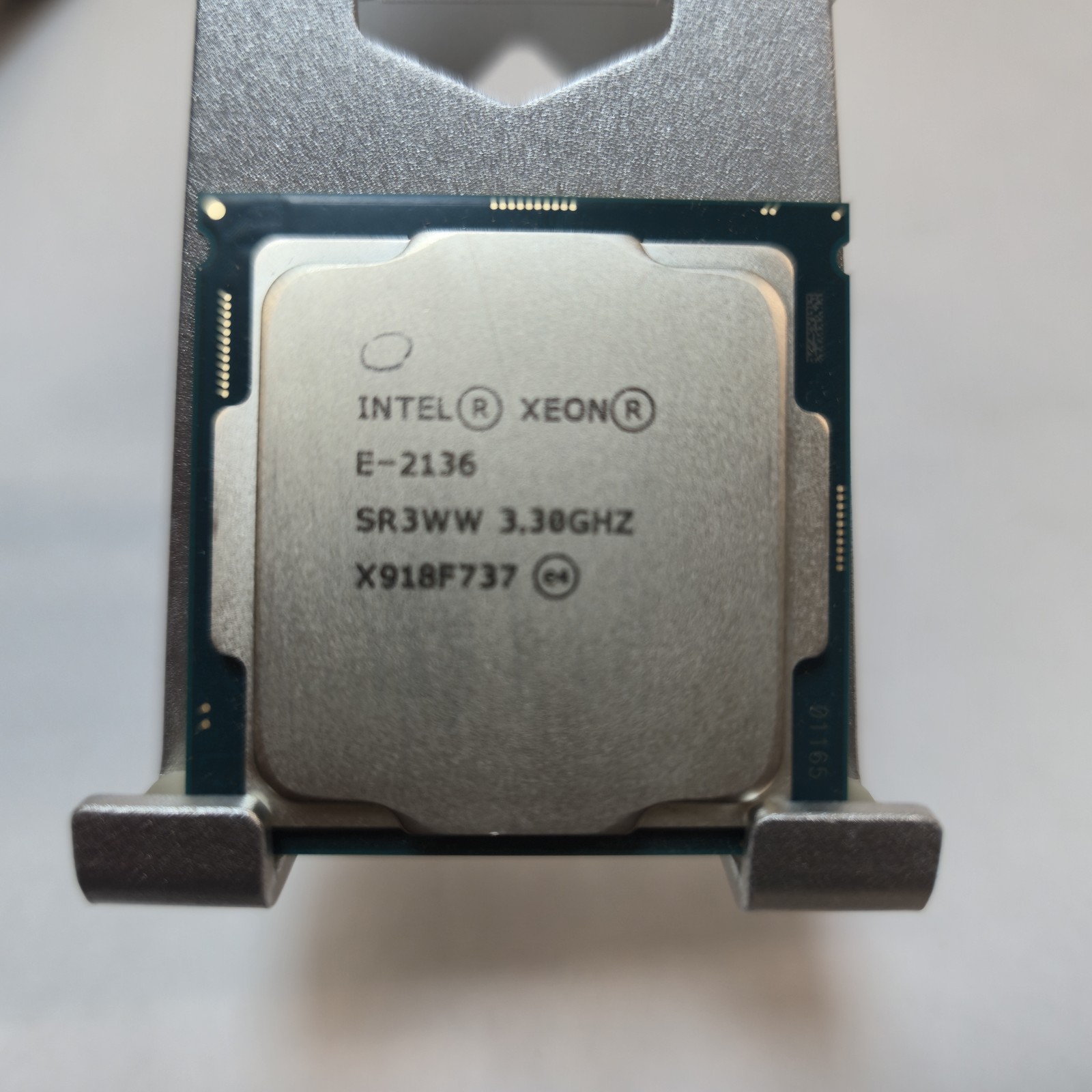 Intel Xeon E-2136 SR3WW 3.30GHz 6-Core LGA1151 12MB CPU Processor