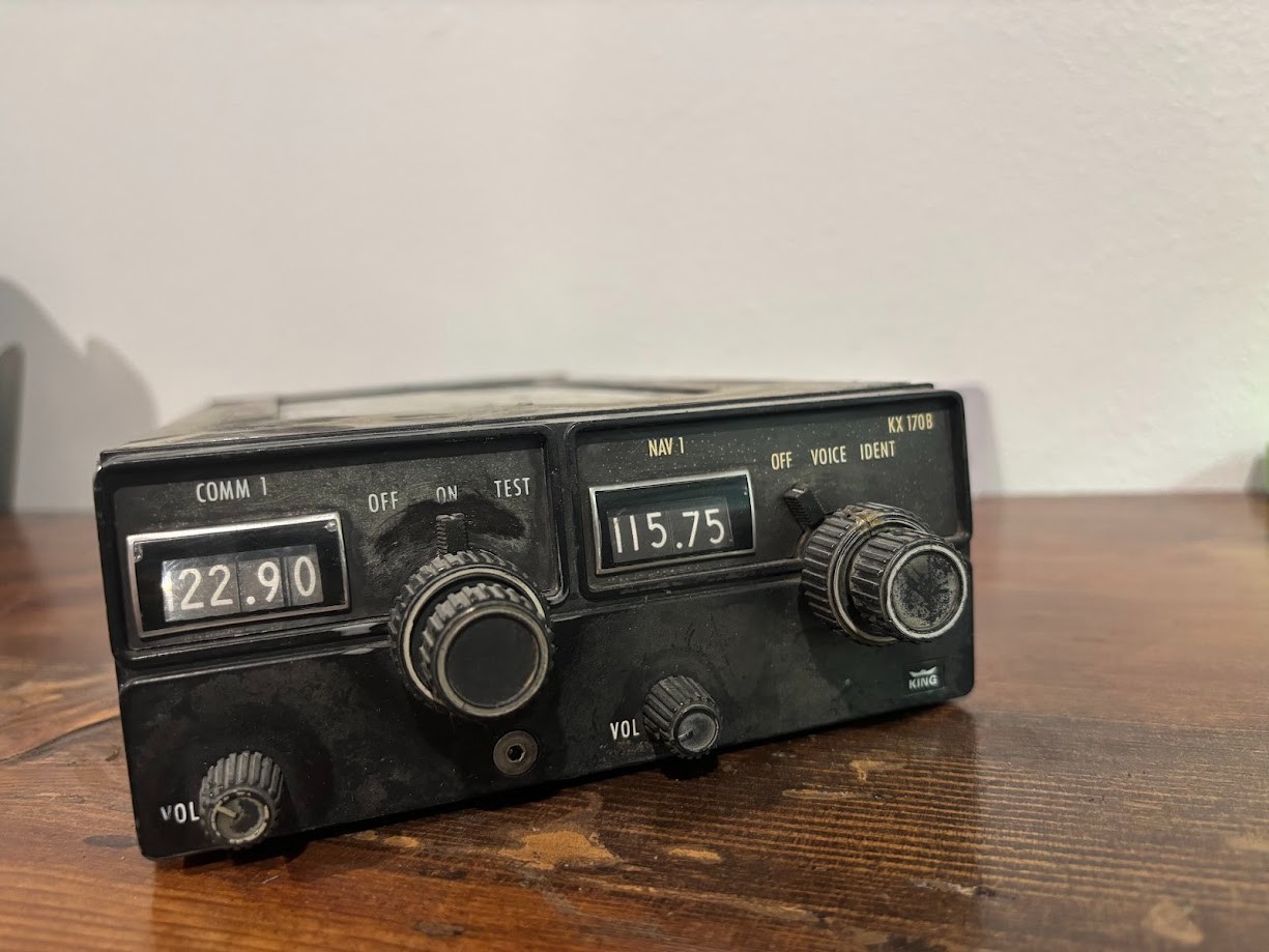 King Radio KX-170B 069-1020-00 NAV COMM VOR ILS Aircraft Avionics Radio w/ Tray