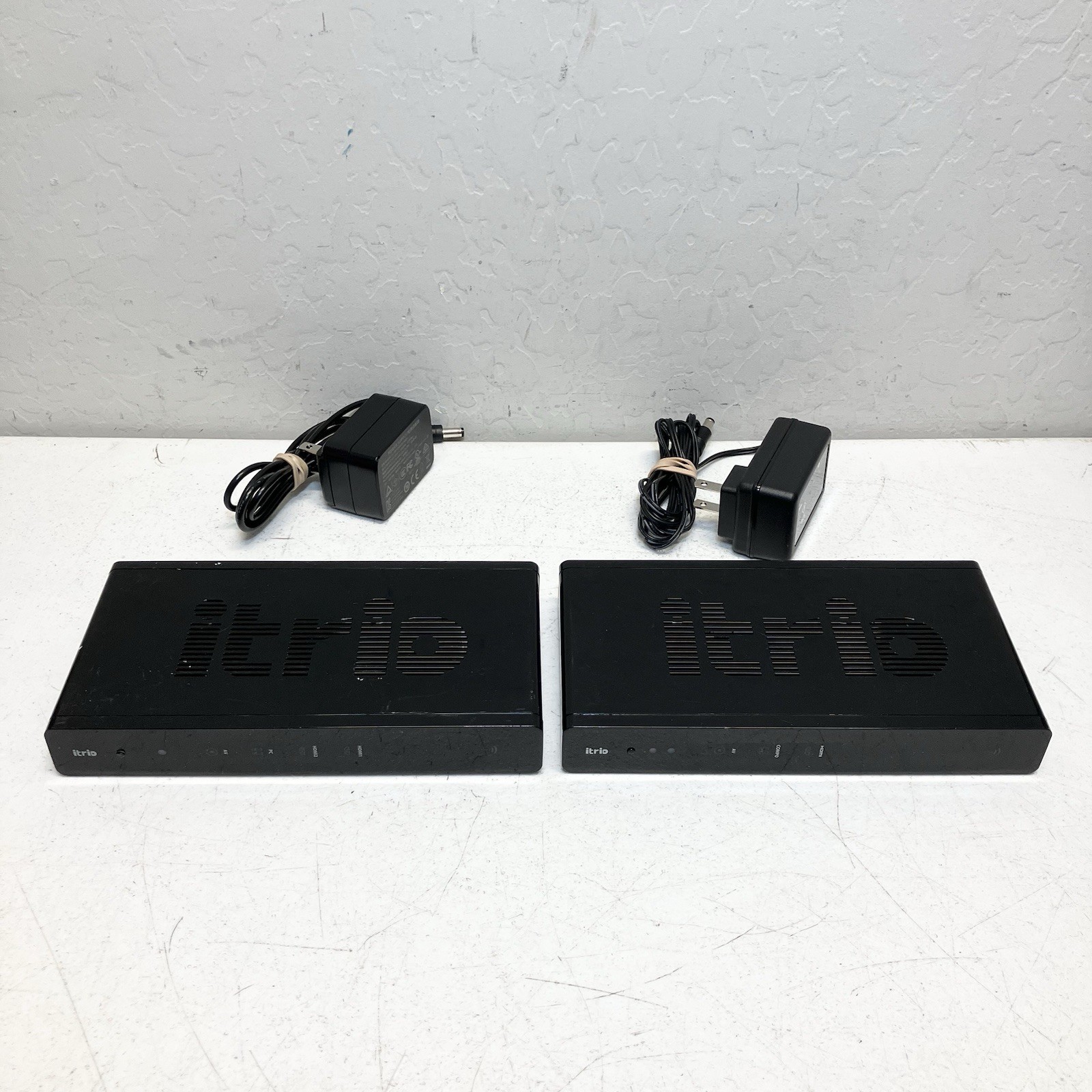 (RECEIVER AND TRANSMITTER) iTrio HD Wireless Multimedia Connector iTrio-100W