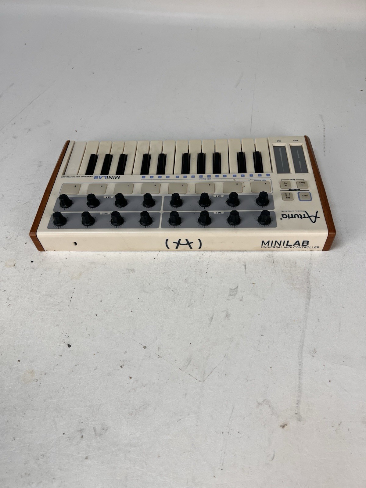 Arturia MiniLab 25-Key MIDI Keyboard Controller, Synth Keys, Pads, Encoders, USB