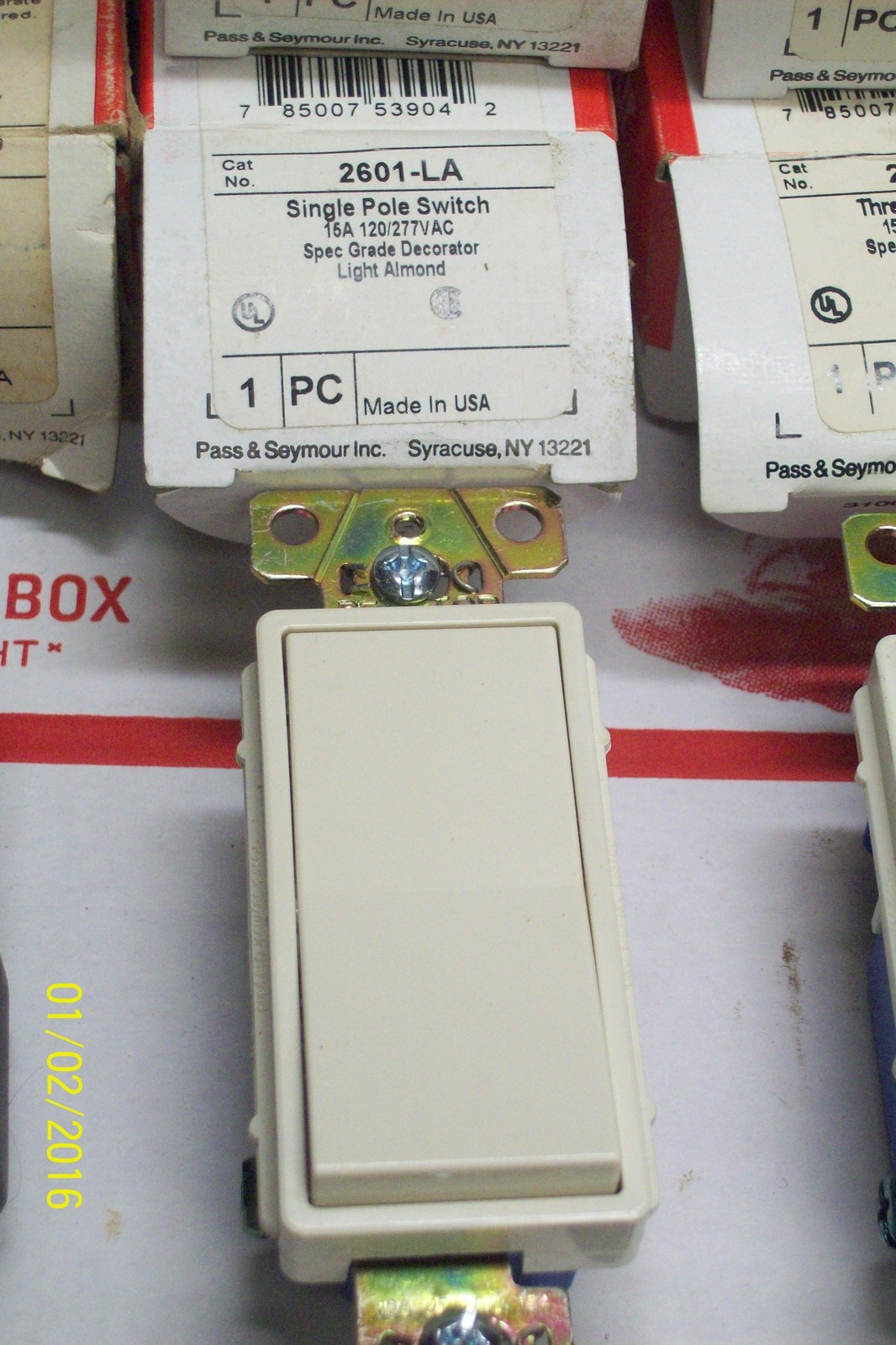 "LOT OF 4" PASS & SEYMOUR SWITCHES 15A LT. ALMOND , (2) 2601-LA, (2) 2603-LA