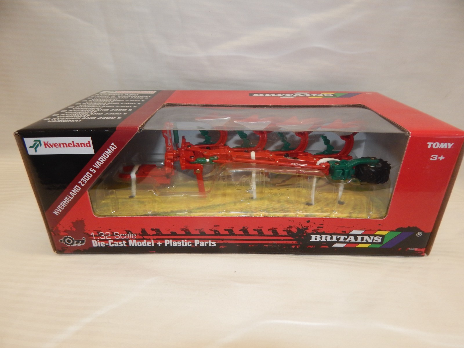 BRITAINS KVERNELAND 2300 S VARIOMAT PLOUGH 43344 BNIB 1:32