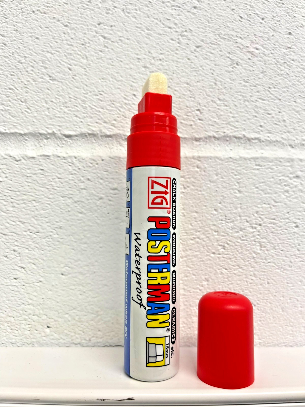Kuretake ZIG Posterman Waterproof PMA-120 Liquid Chalk Pen 15mm Chisel Tip – Red