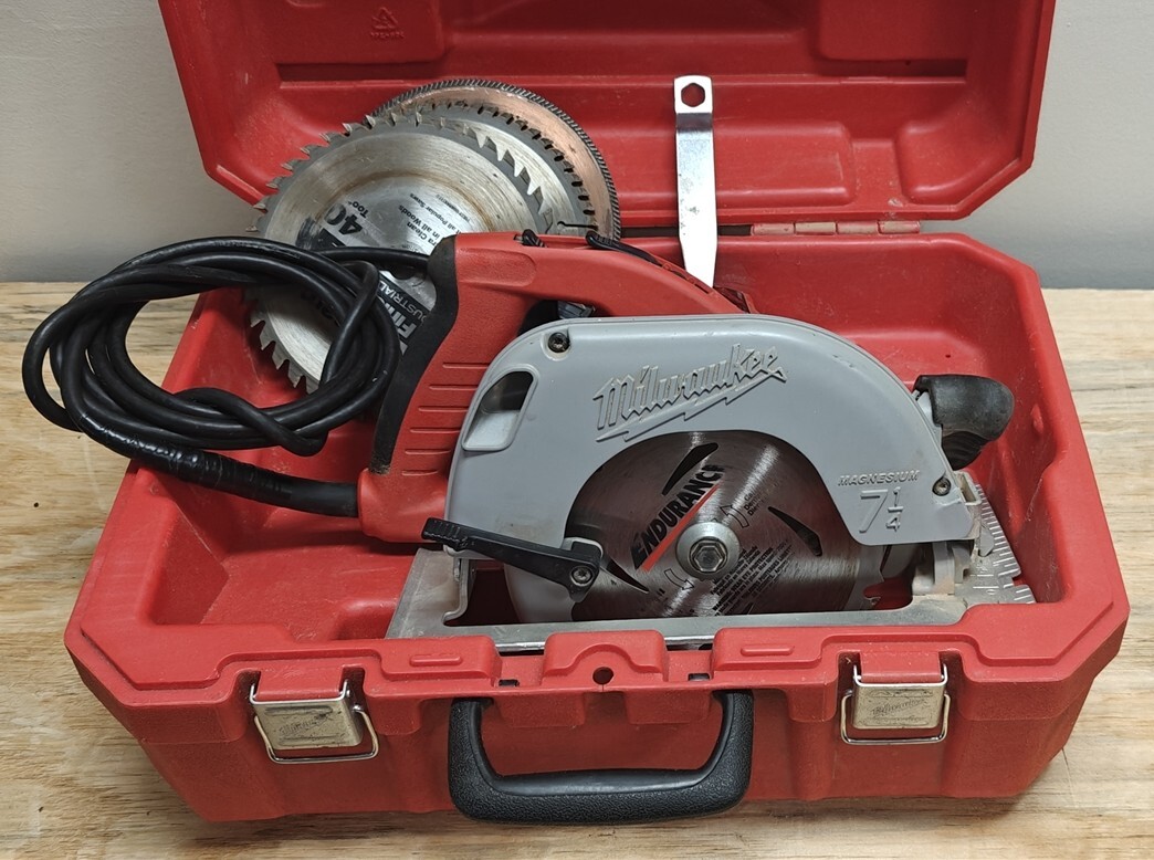 Milwaukee Heavy Duty 7-1/4" Tilt-Lok Adjustable Hndle Circular Saw 120V USA 6390