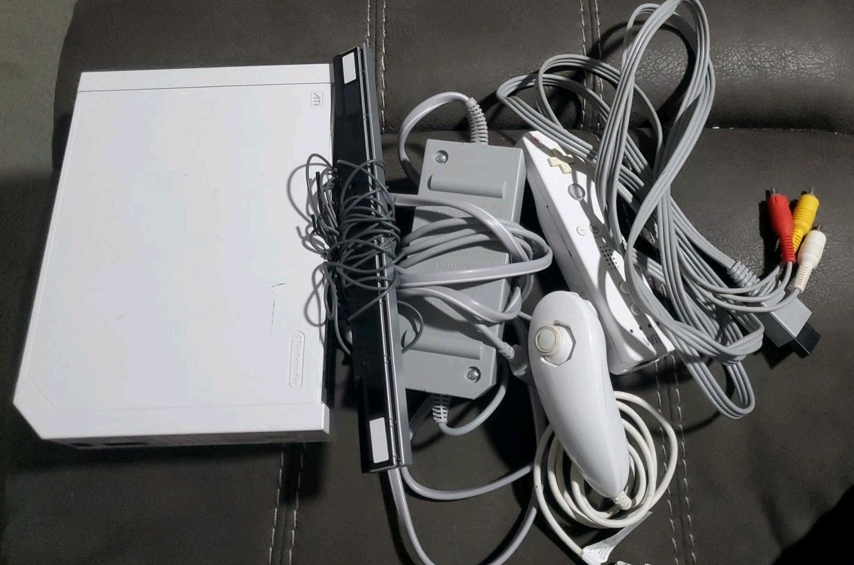 Nintendo Wii Console Bundle Complete,  See Pics Of Condition