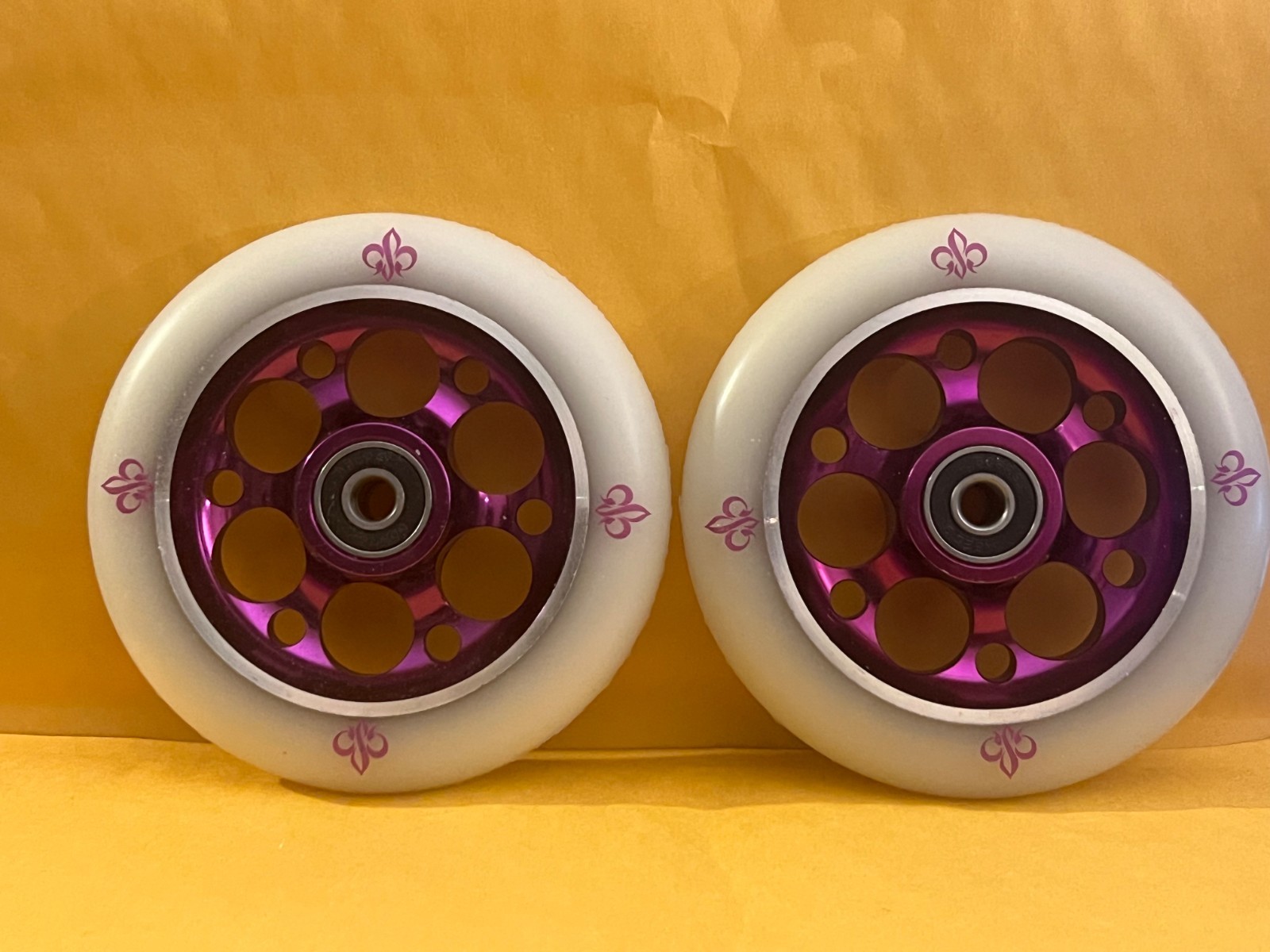 New 2 Yak Scooter Wheels Metal Fleur Spoke Core 110mm 88A White / Purple