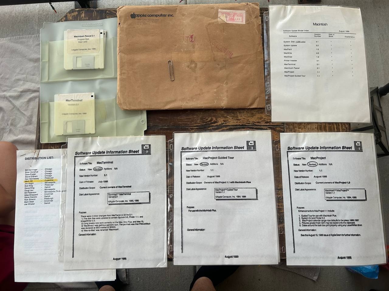 Original Apple internal Macintosh software update floppy disks & docs 1986