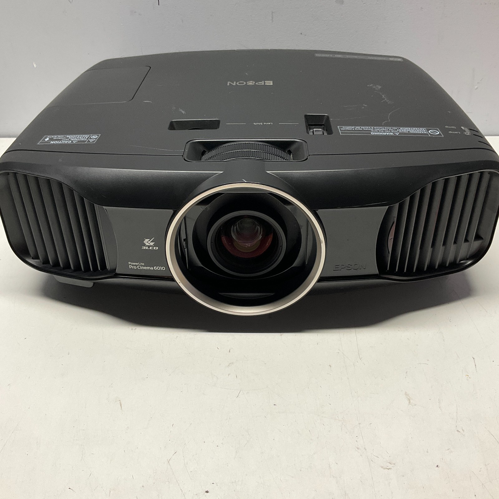 Epson PowerLite Pro Cinema 6010 3LCD Projector — PARTS ONLY — RED LIGHTS READ