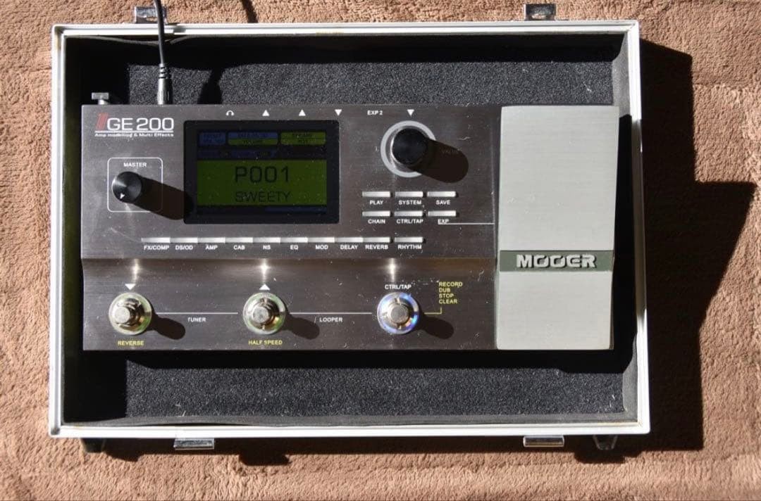 Mooer GE200 Multi-Effects Unit (With Hard Case)