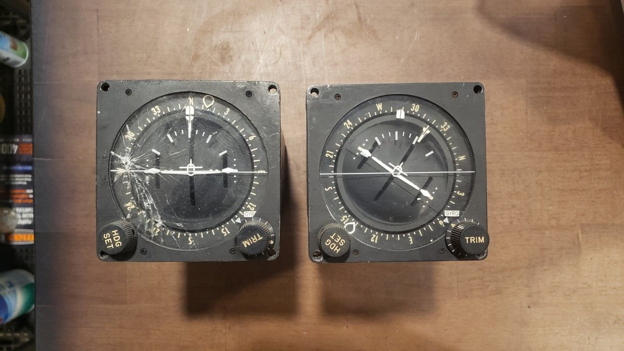 (2) LEAR SIEGLER COMPUTER INDICATOR 713100-01 4085A