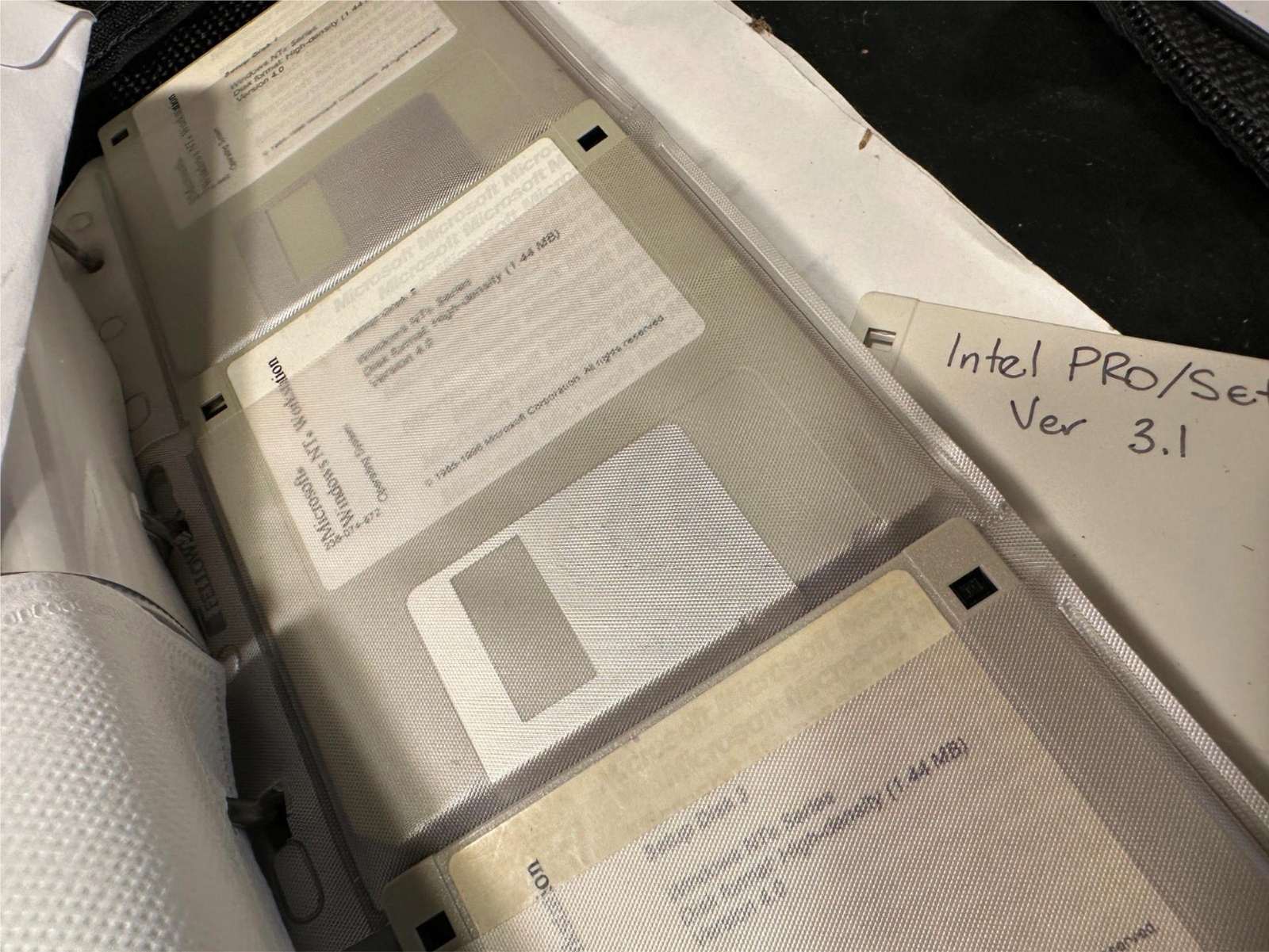2 Microsoft Technet Plus CD Subscription Binder 76 Discs Early 2000s + Extras