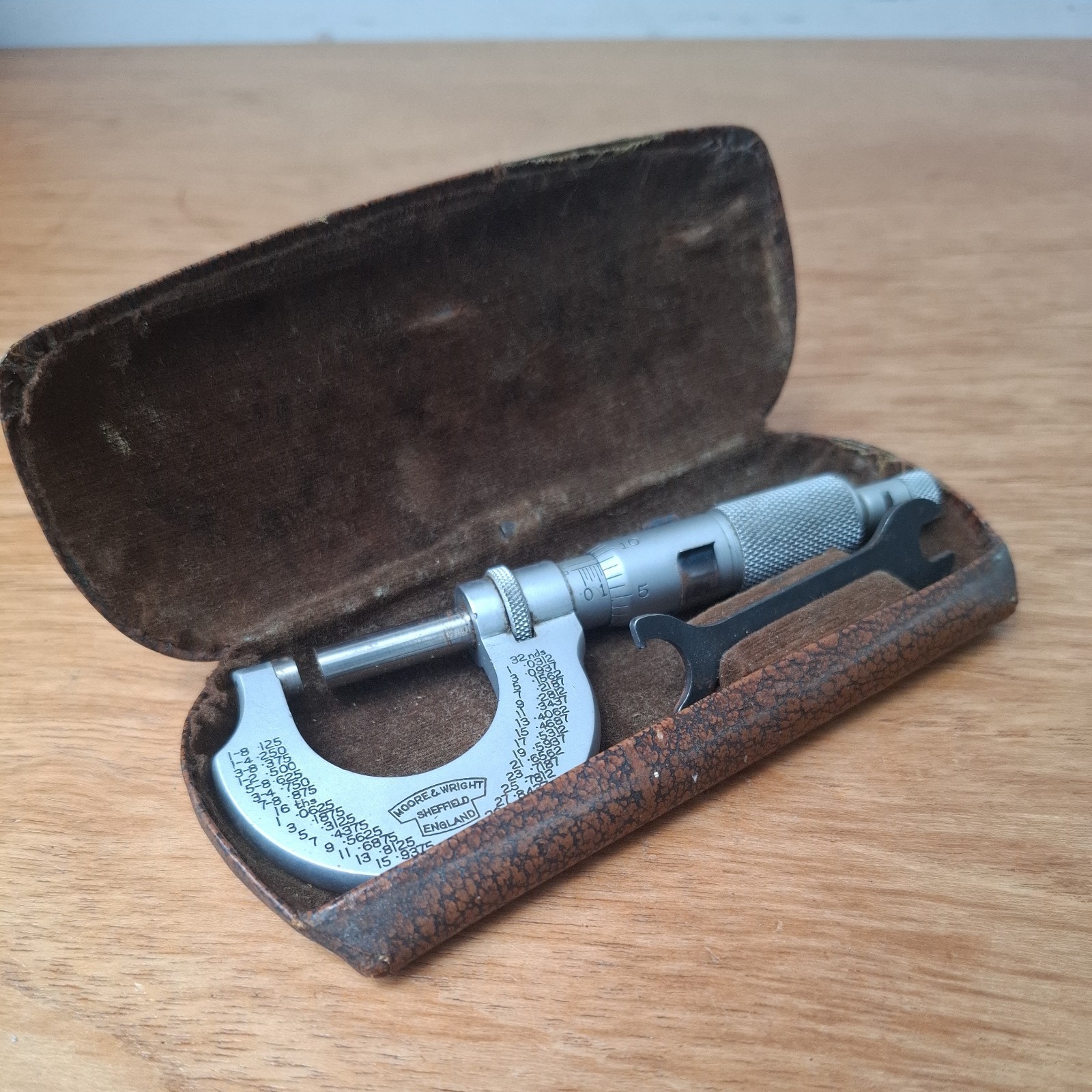 Vintage Moore & Wright micrometer with case 961b