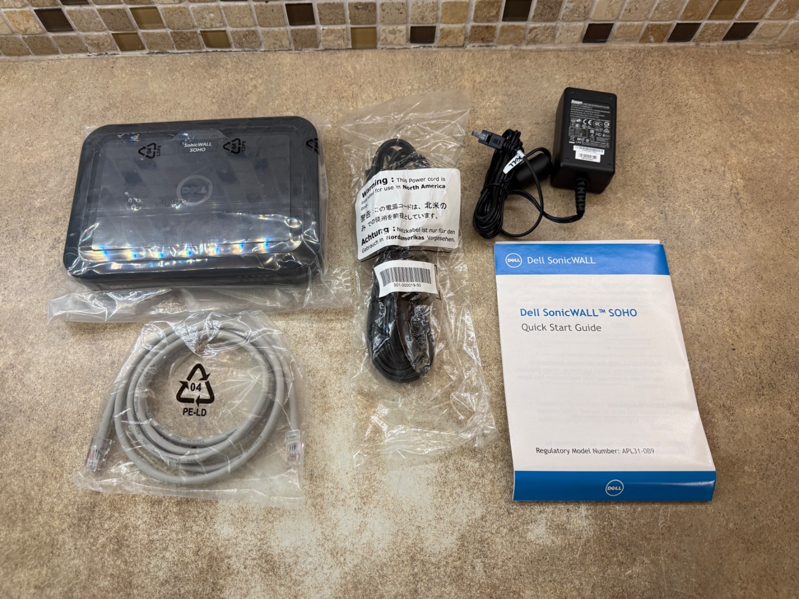 DELL Sonic Wall Soho APL31-0B9 Network Security Firewall + power cord