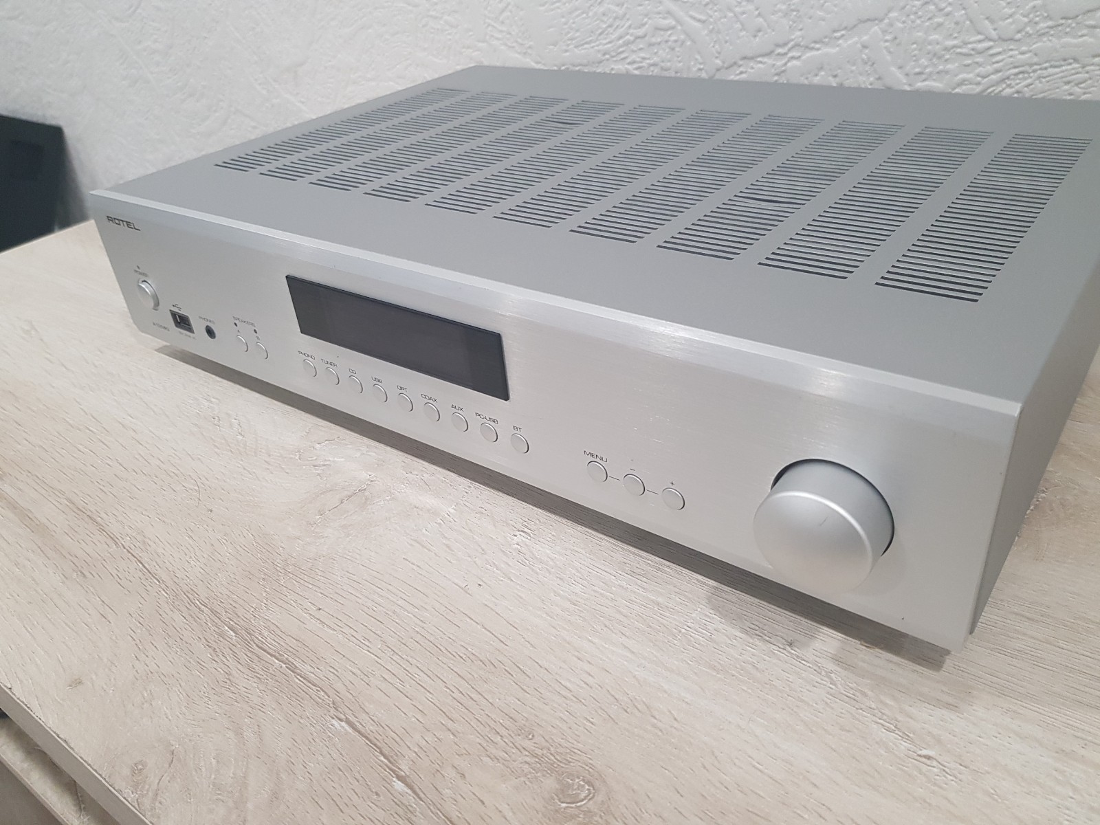Rotel - A12MKII 60W 2-Ch Integrated Stereo Amplifier - Silver