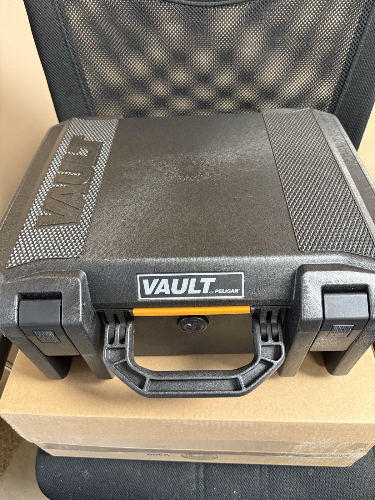 Pelican Vault V300 Large Case with Foam - Black