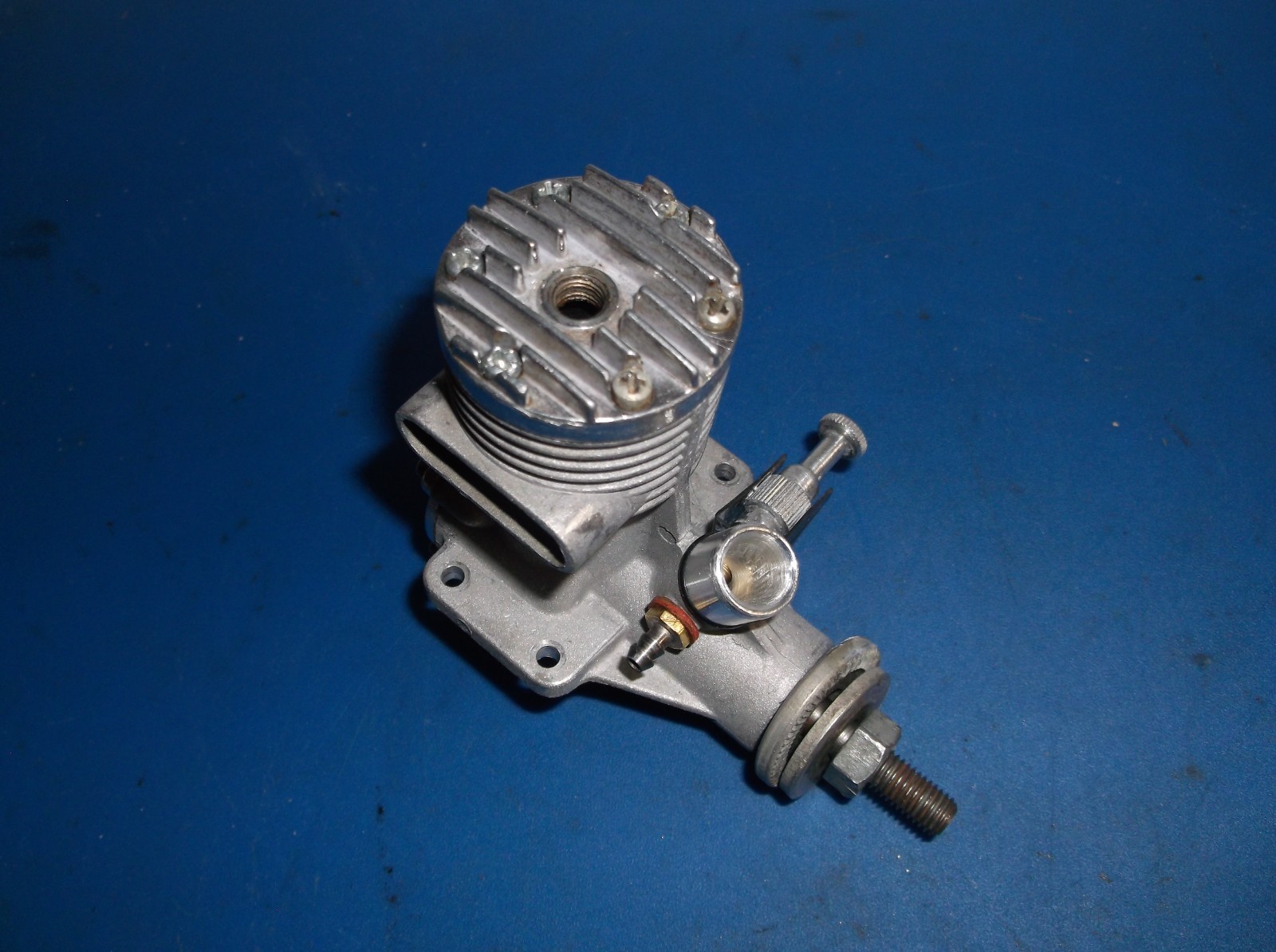 RARE VINTAGE -VECO- .35 control line MODEL AIRPLANE ENGINE