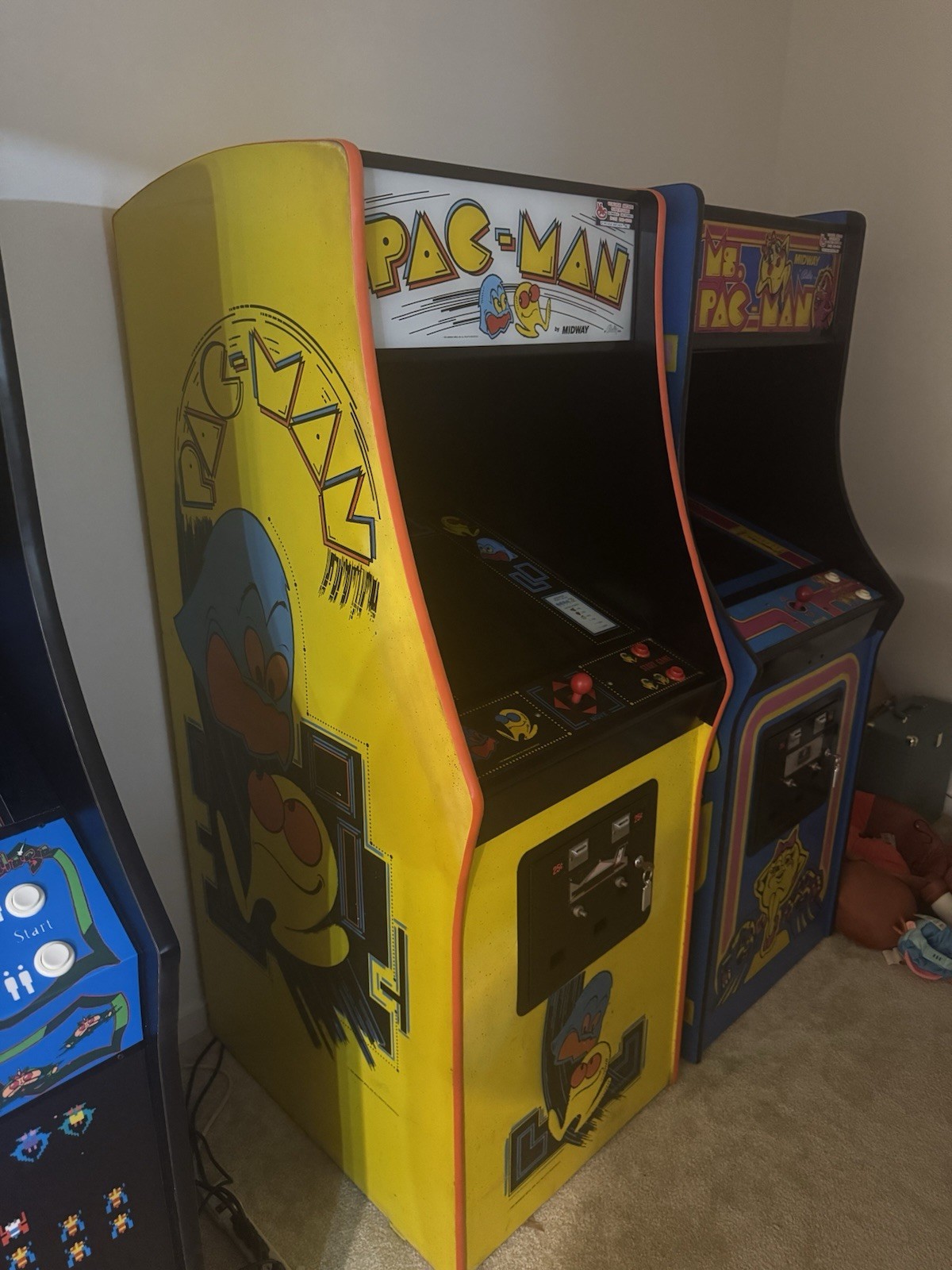 Pac-Man Arcade Machine (Vintage)