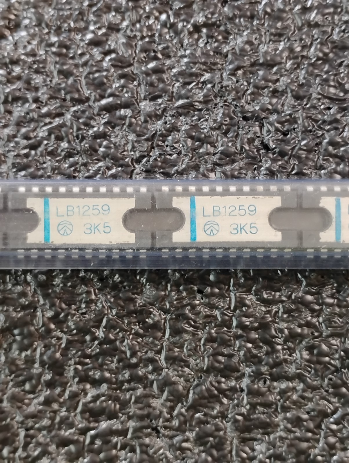 LB1259 FM/AM AMP-Detector-AGC-Pre-Drive & Meter output IC by Sanyo"