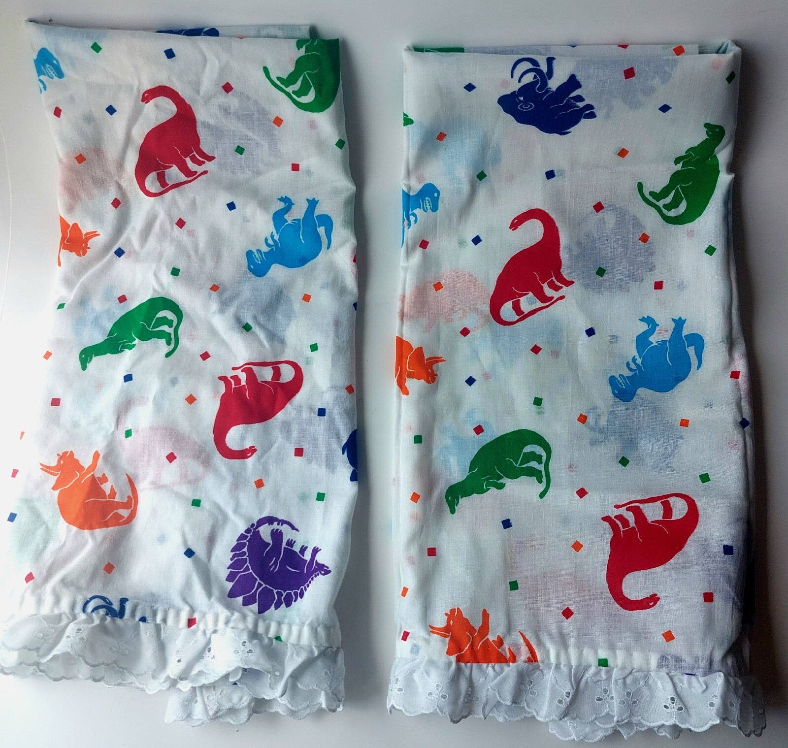 Set of 2 Pillowcases Children's Multicolored Dinosaurs Bedroom 21" X 31"