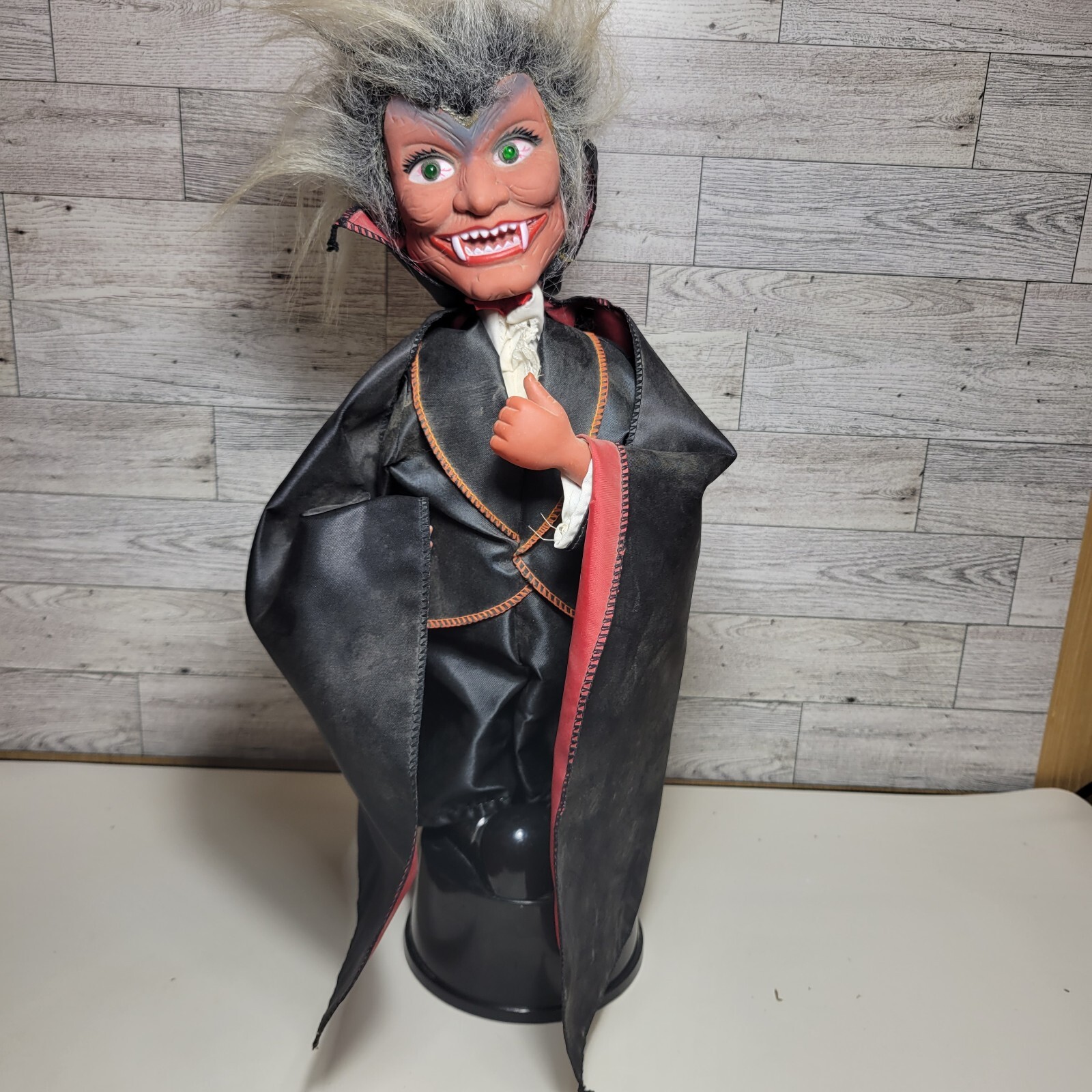 1988 Funny Toys Corp 16" Animated Spooky Vampire Halloween Working Light Sound