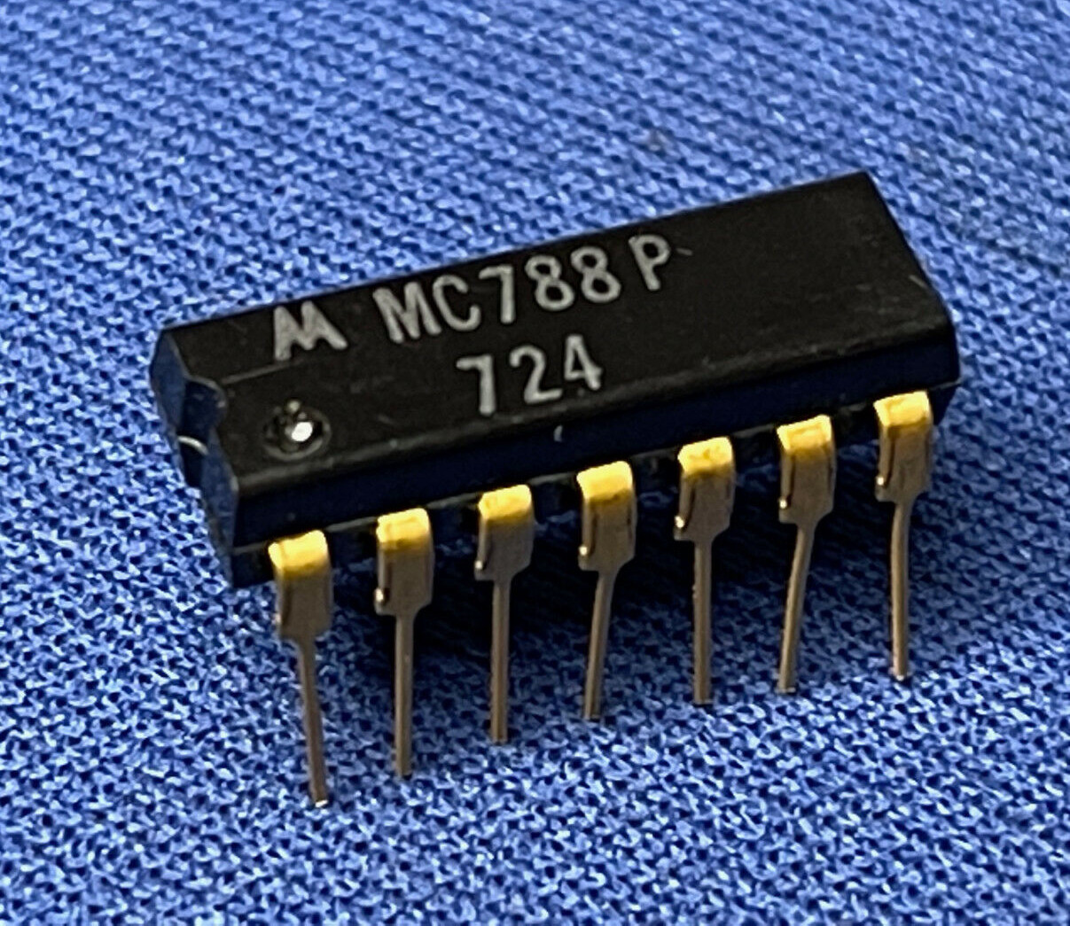 MC788P MOTOROLA VINTAGE 1967-68 14-PIN DIP LONG GOLD LEADS COLLECTIBLE NOS QTY-1