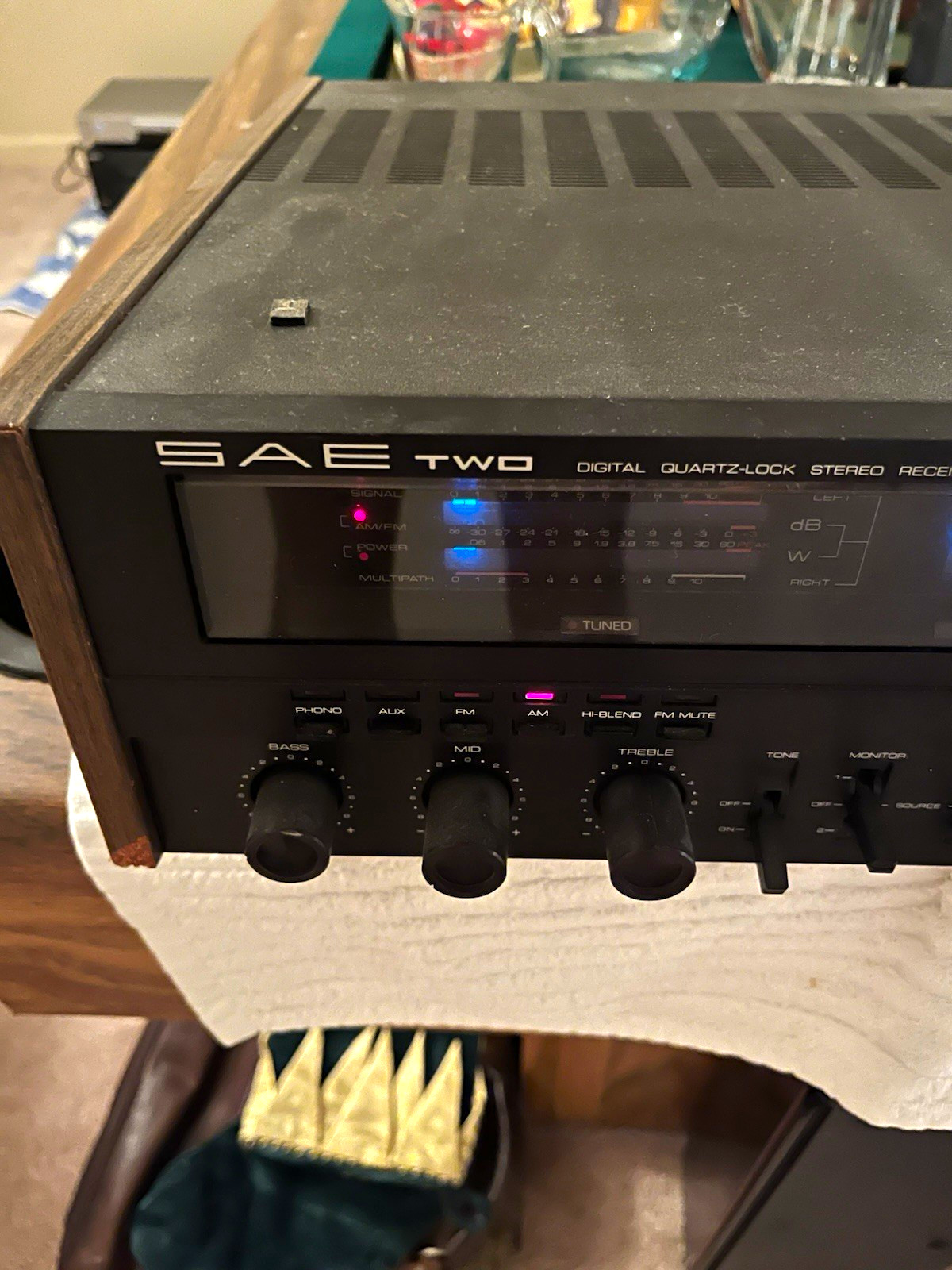 SAE Two Digital Quartz-Lock AM/FM Stereo Receiver 2-Ch Phono/AUX Black/Wood