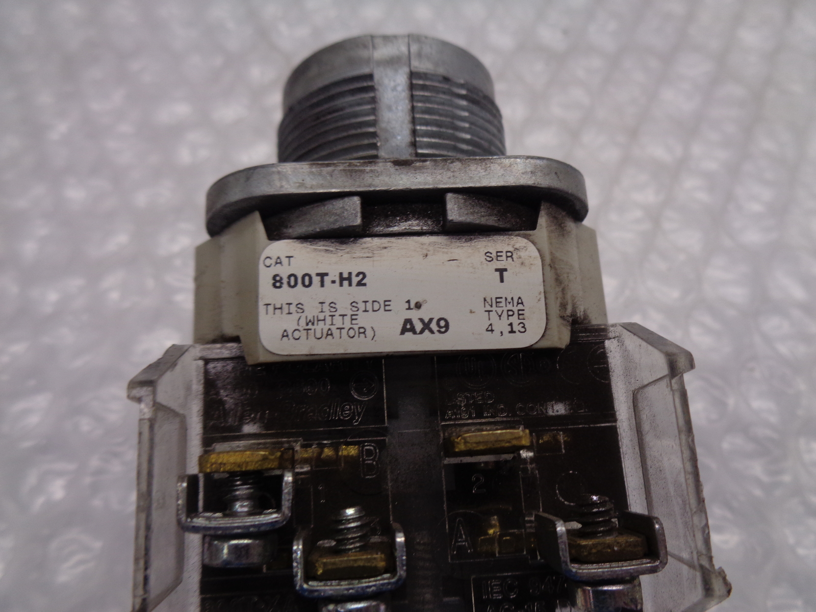ALLEN BRADLEY 800T-H2 SER.T SELECTOR SWITCH (AS PICTURED) UNMP