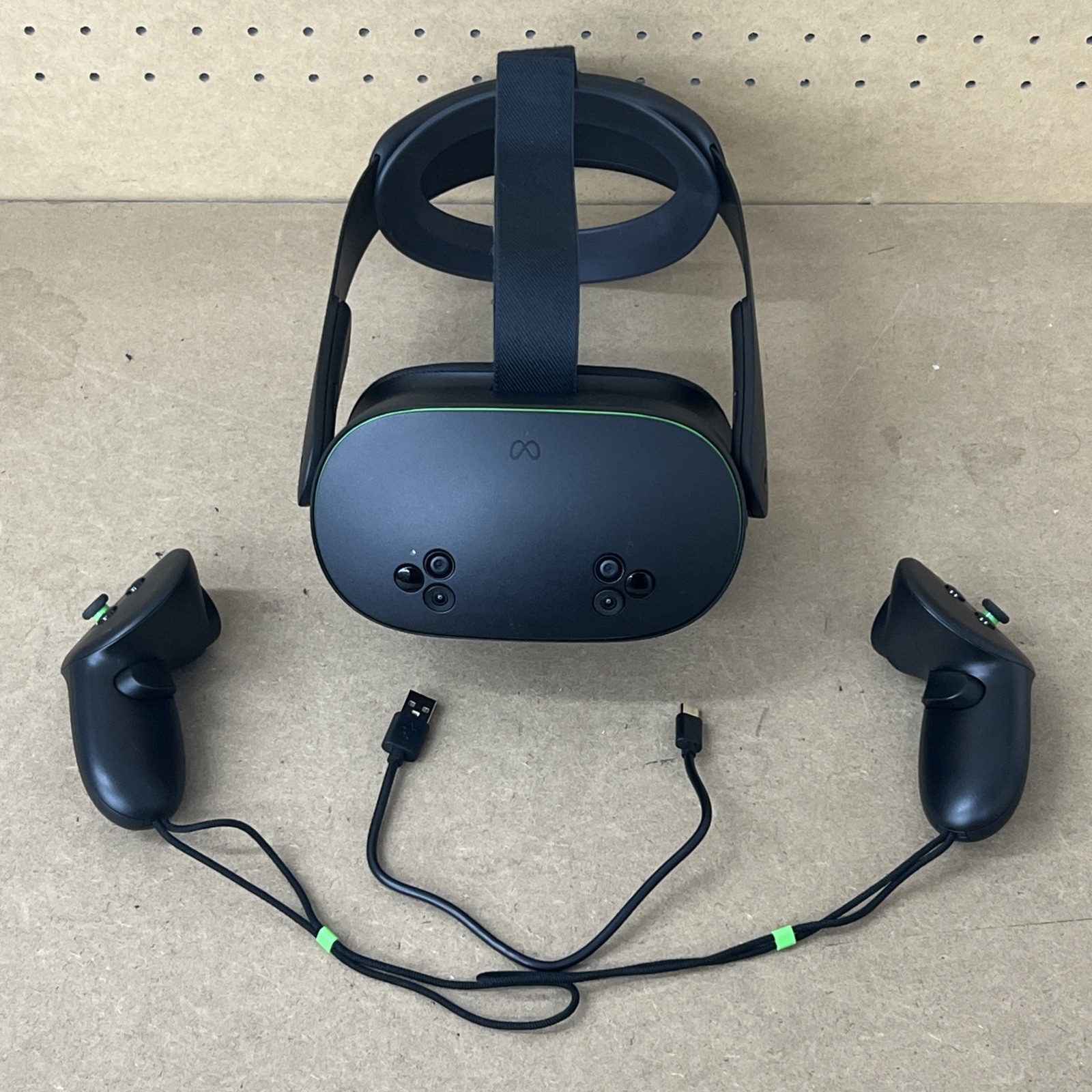 Meta Quest 3s Xbox Edition VR Headset & Joy-cons - Good *No Xbox Controller*