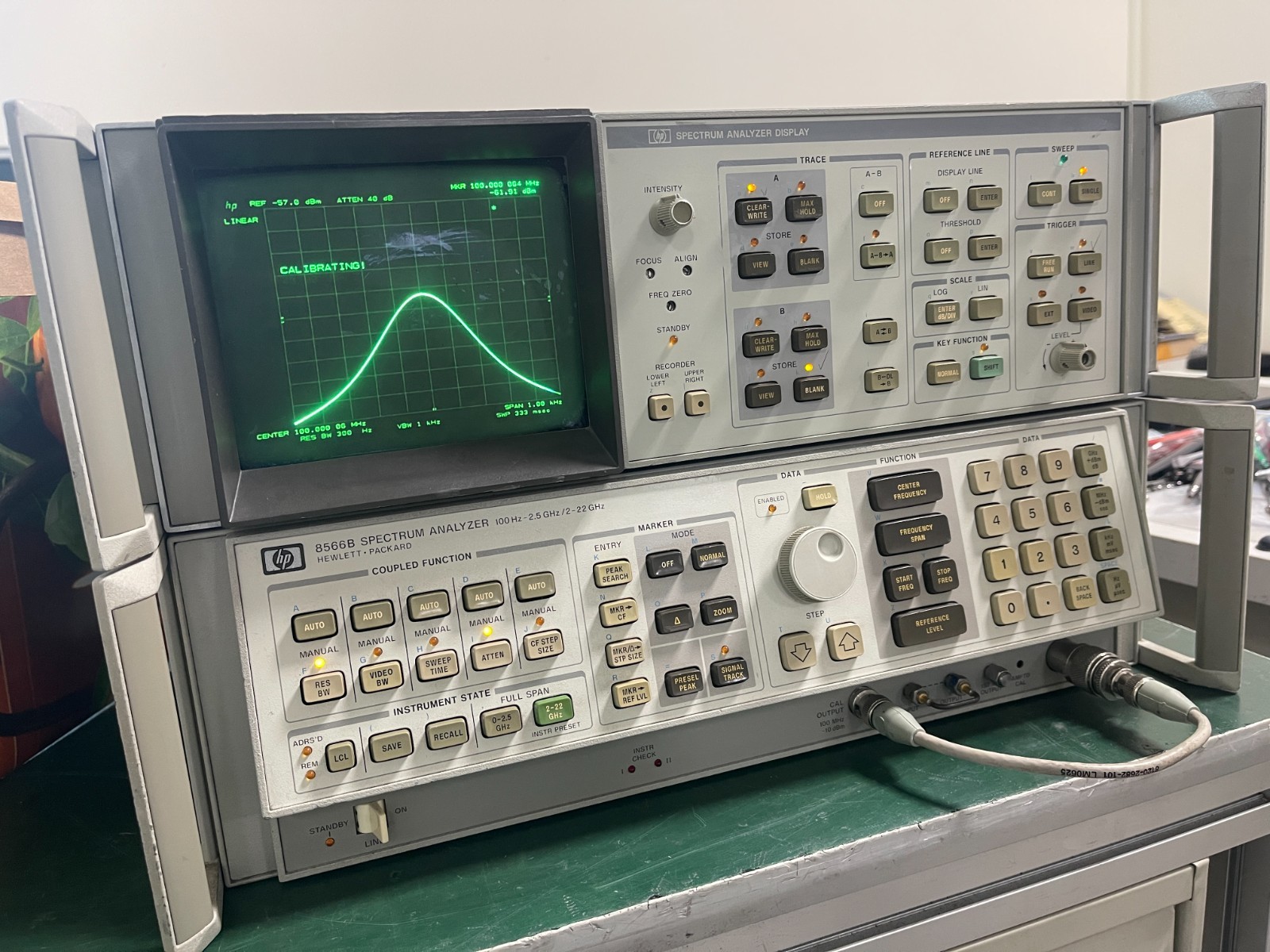 HP Agilent 8566B 100Hz - 22GHz Spectrum Analyzer w/ Opt 85660B , 002 _1237_8250