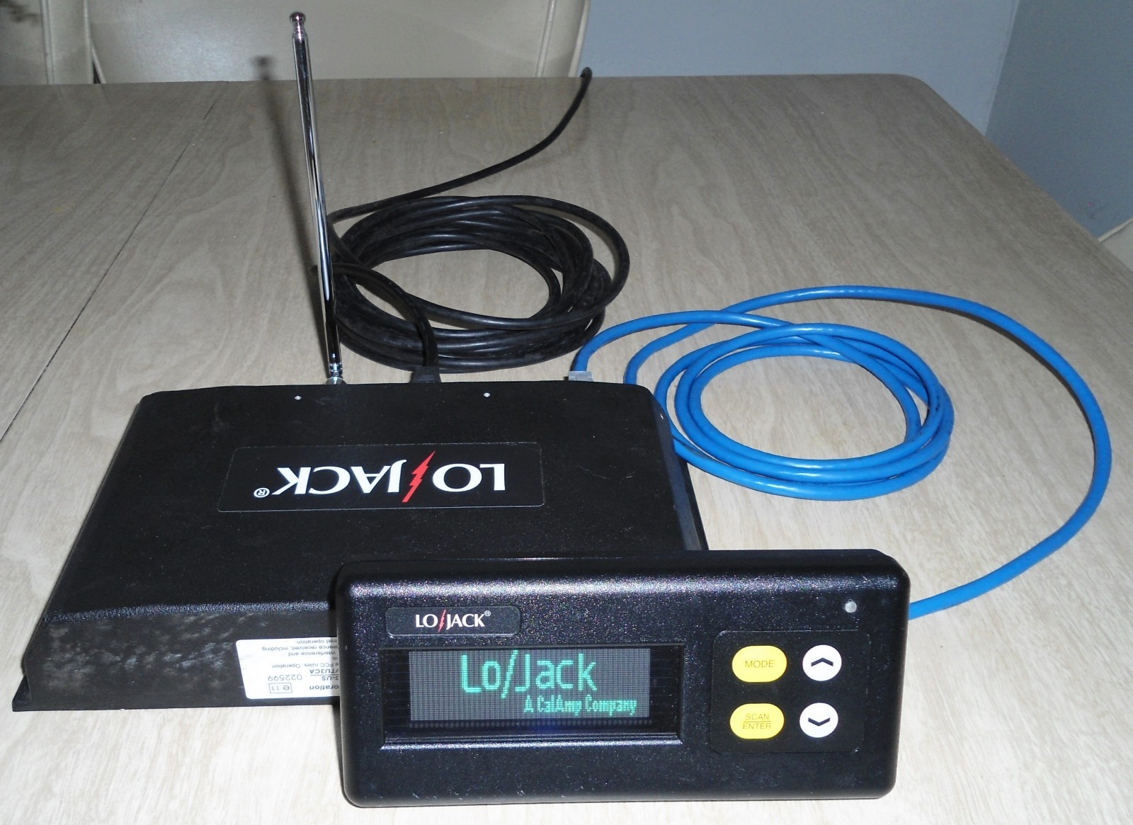 LOJACK VTU3 VEHICLE TRACKING UNIT AND DISPLAY