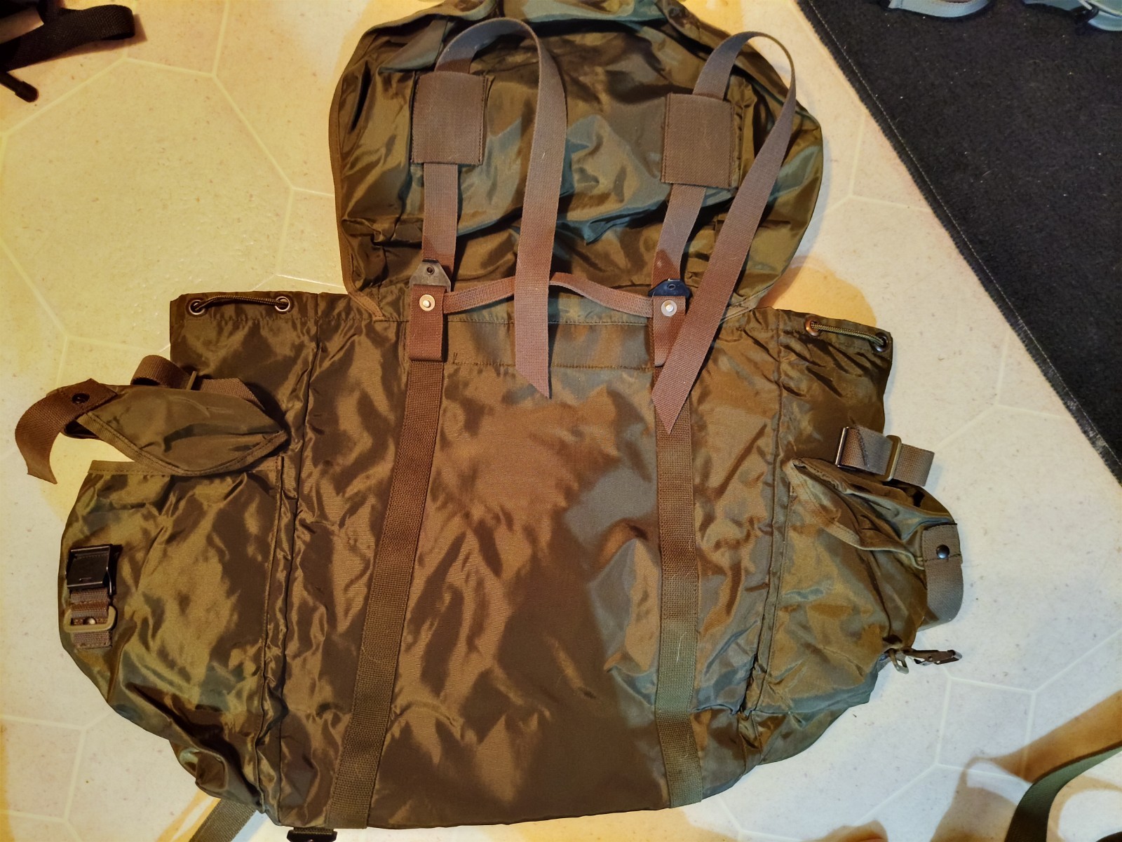 New-Old-Stock Austrian Kaz-75 Rucksack with Buttpack