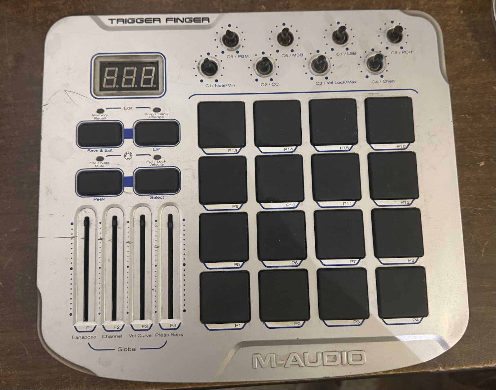 M-Audio Trigger Finger MIDI 16 Pads 8 Assignable Knobs 4 Faders Vintage