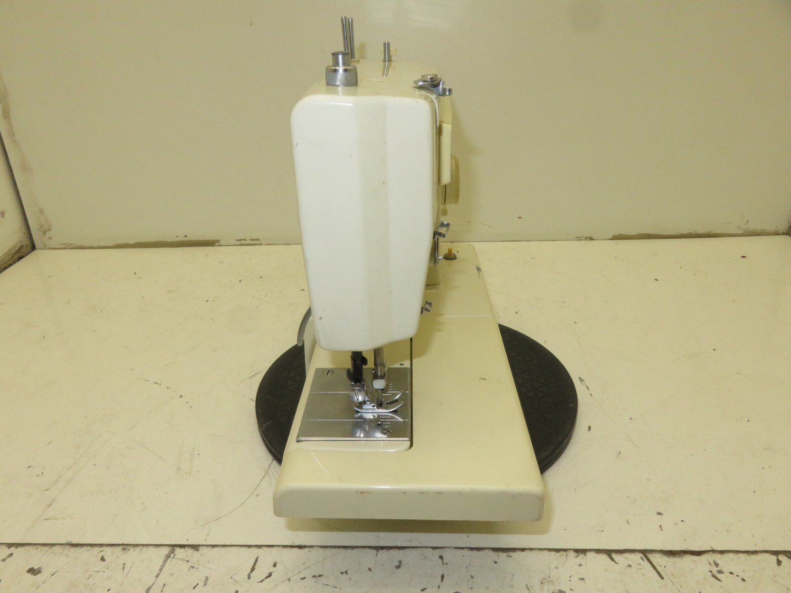 Kenmore 158 Sewing Machine 158.1212180 Zig Zag - Untested As-is
