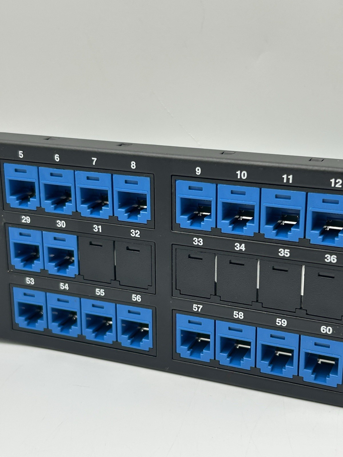 PANDUIT Mini-Com 72 Port Angled Cat 6 Patch Panel 2U CPPA72FMWBLY TX6A Modules