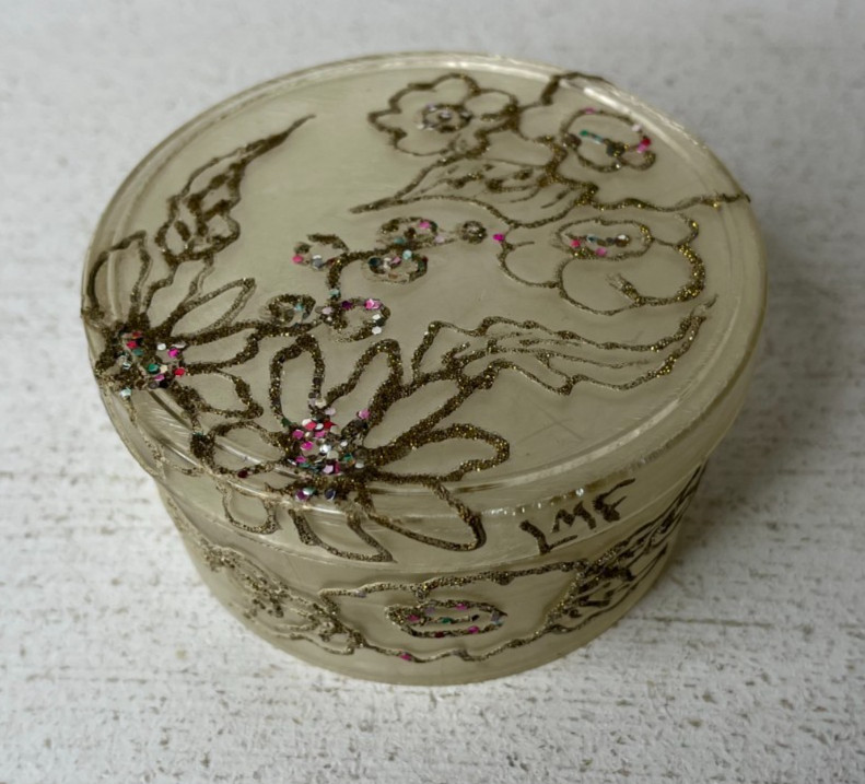 VTG Plastic Lidded Trinket Box w/ Glittery Floral Design 3.25"