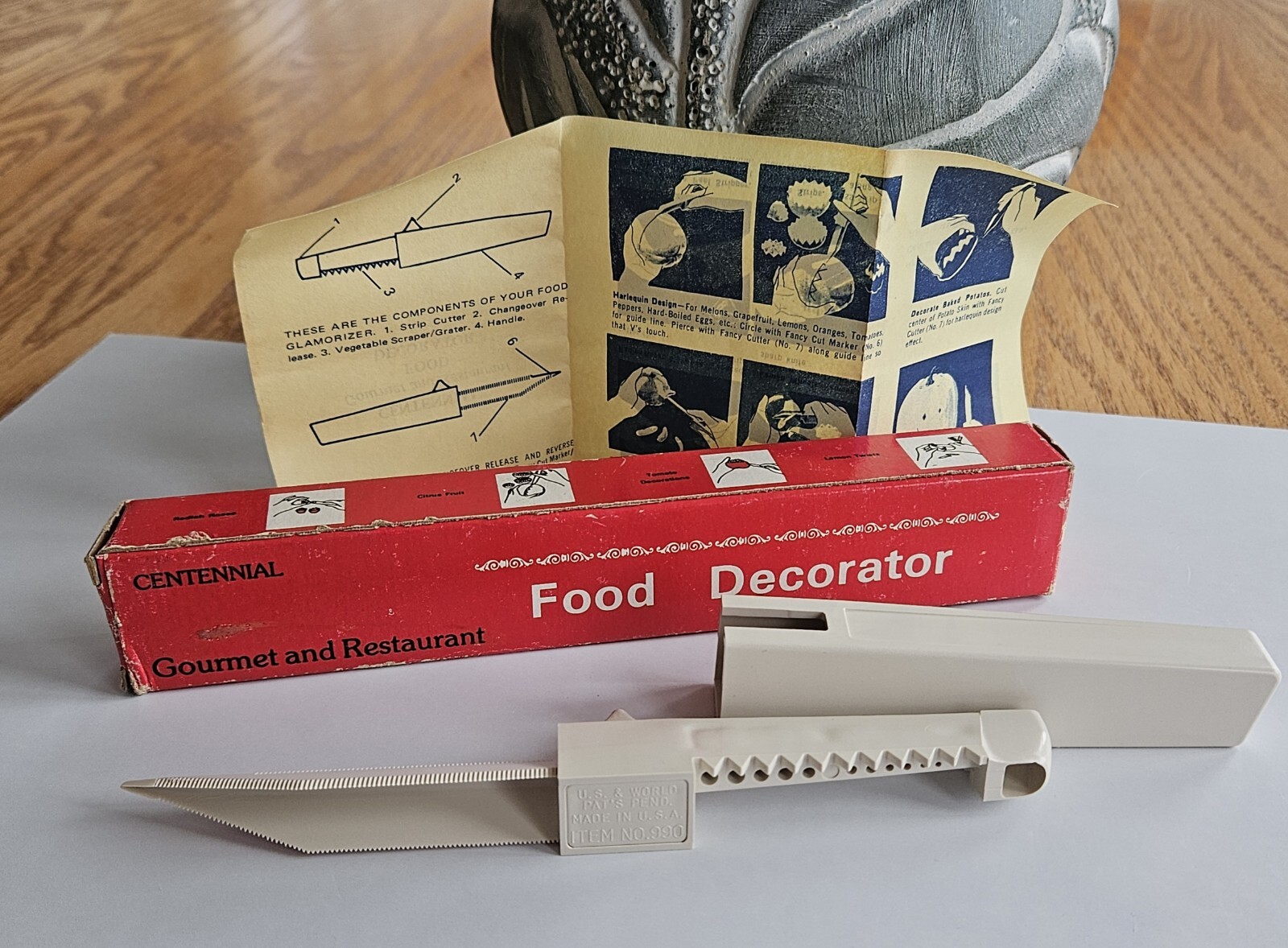 VINTAGE Centennial Food Decorator ~ Gourmet and Restaurant 1983 EUC