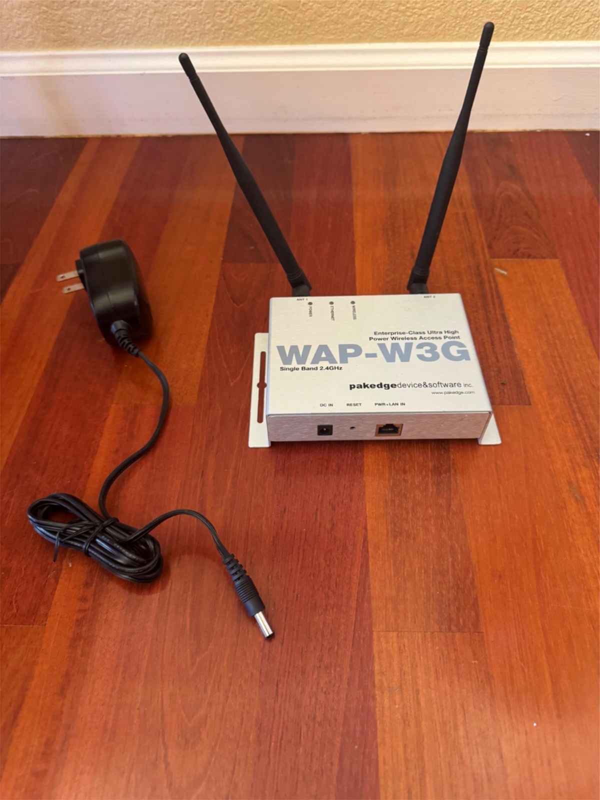 Pakedge WAP-W3G Enterprise Class Ultra High Power Wireless Access Point