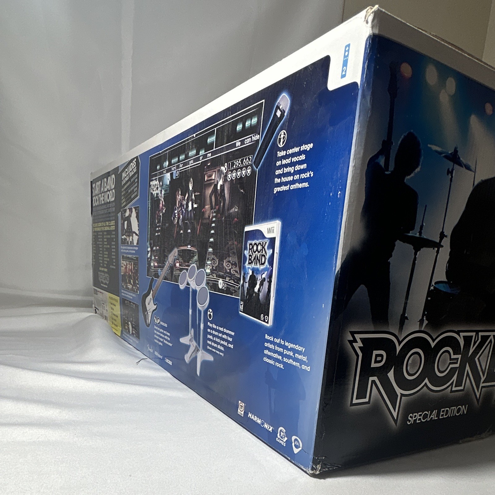 Rock Band Special Edition Wireless Wii Bundle: Game, Guitar, Drums, Mic