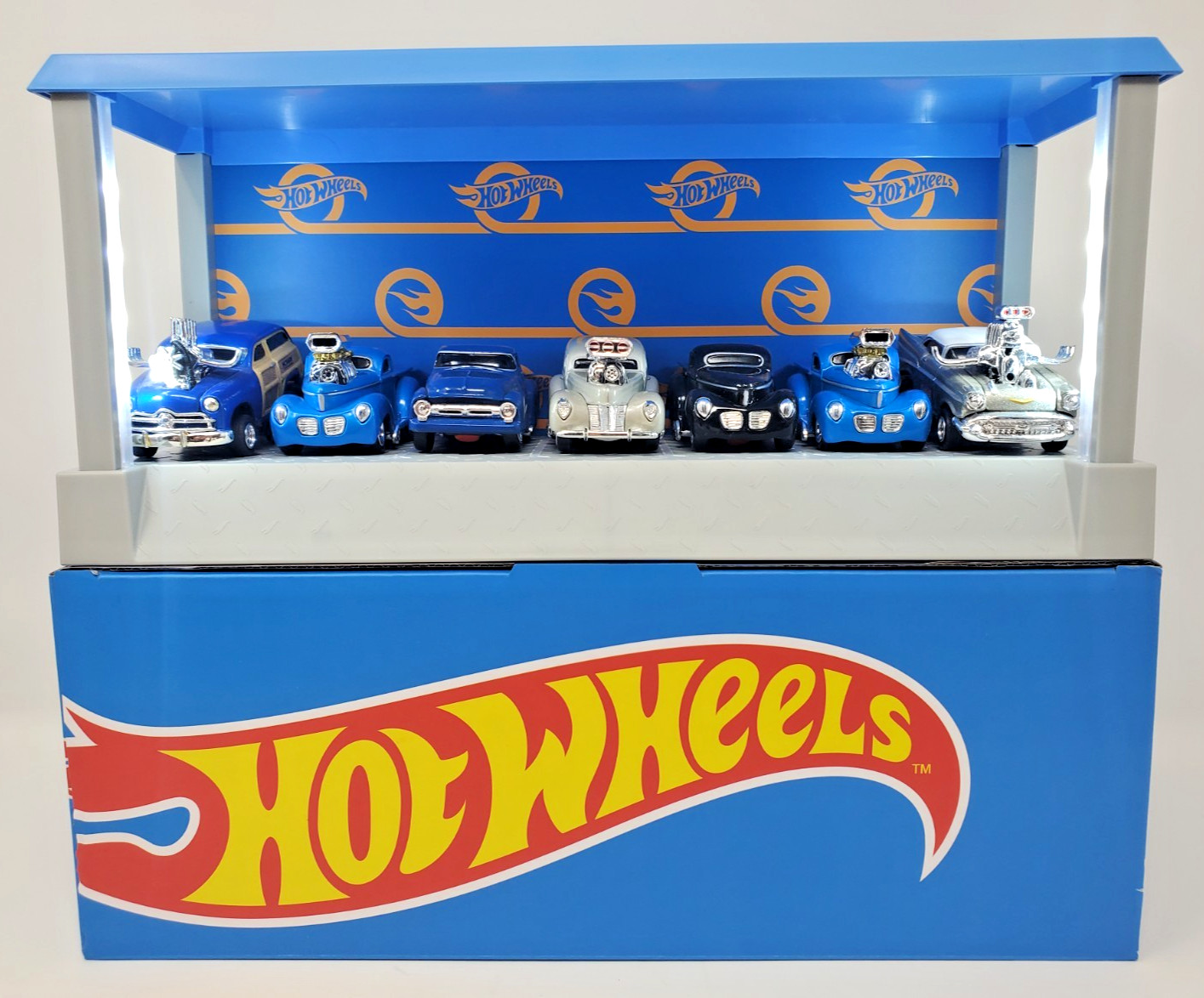 🔥HOT WHEELS🔥LED Garage Diorama Display Case Seven Classic Diecast Muscle Cars