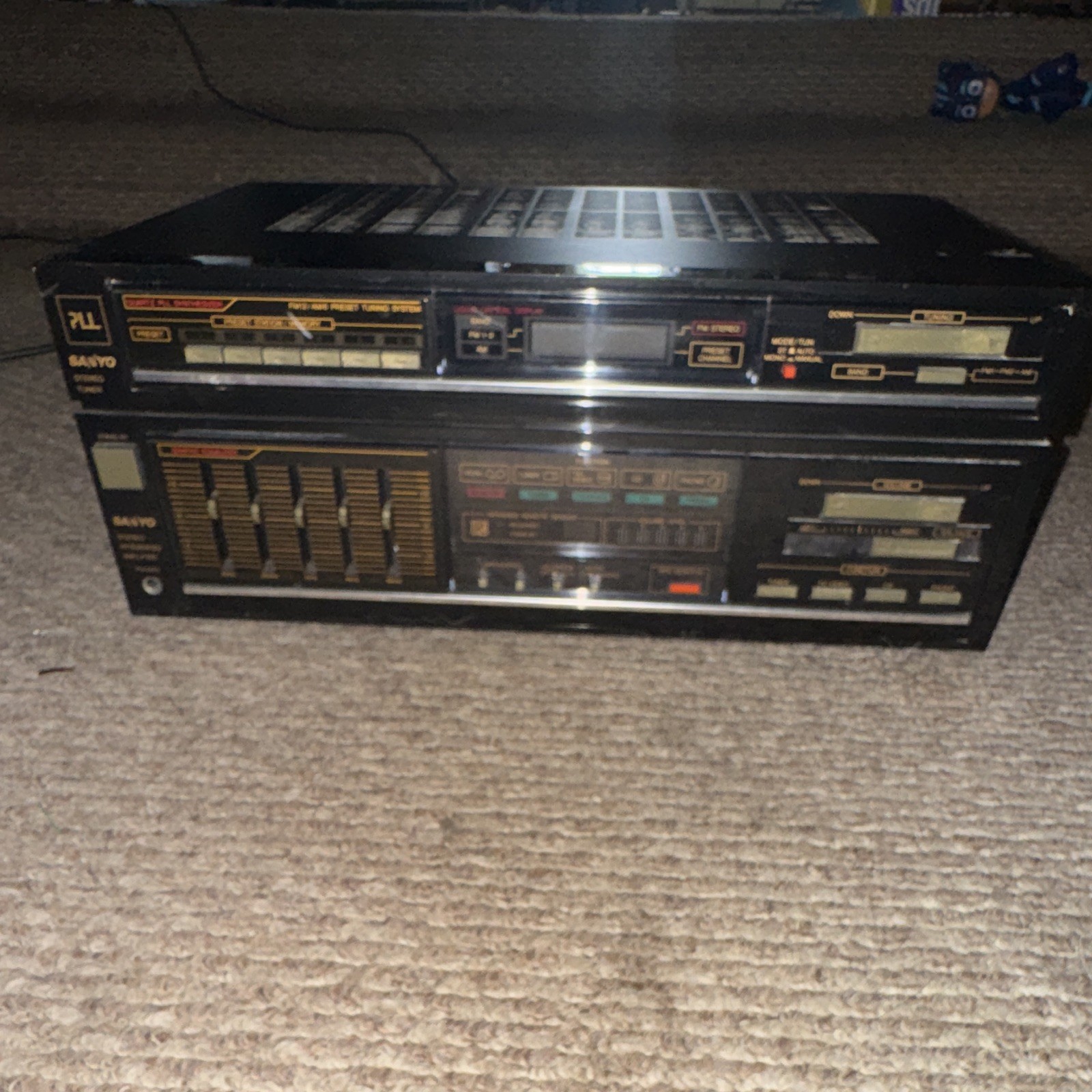 SANYO DCX680 Stereo Receiver FM/AM Tuner PLL Quartz, Graphic Equalizer