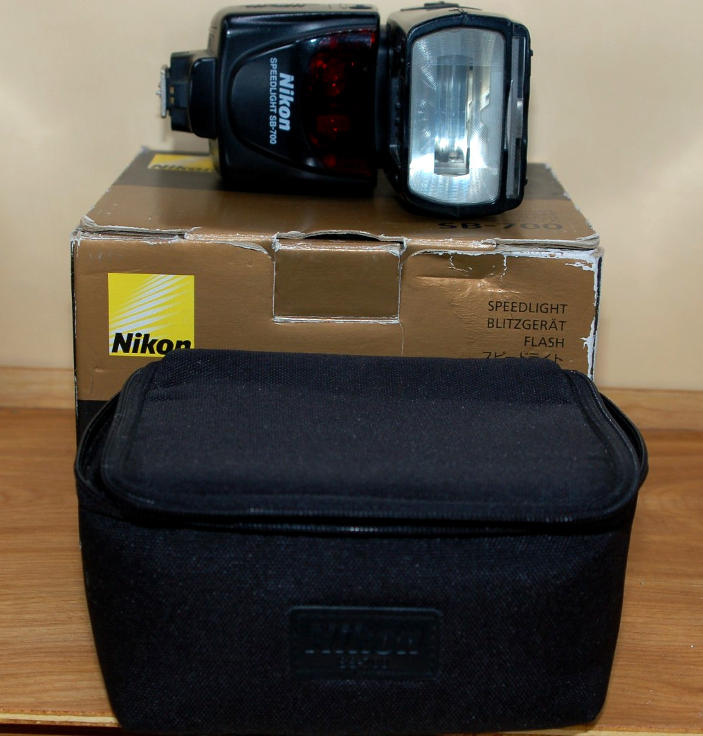 Nikon SB-700 Speedlight Flash - Fully Tested With Original Box & NIKON Case