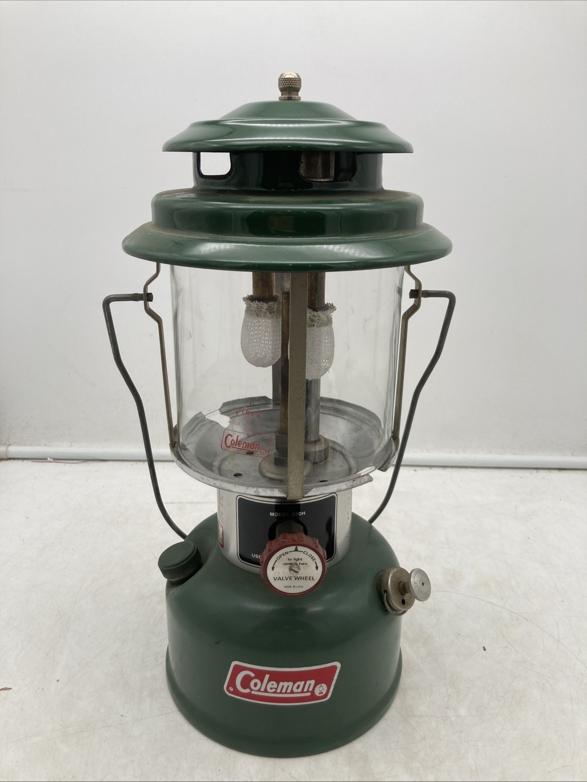 Vtg MINT 1973 Green Coleman Two Mantle Lantern 220H 9/73 w/ Pyrex Glass Globe