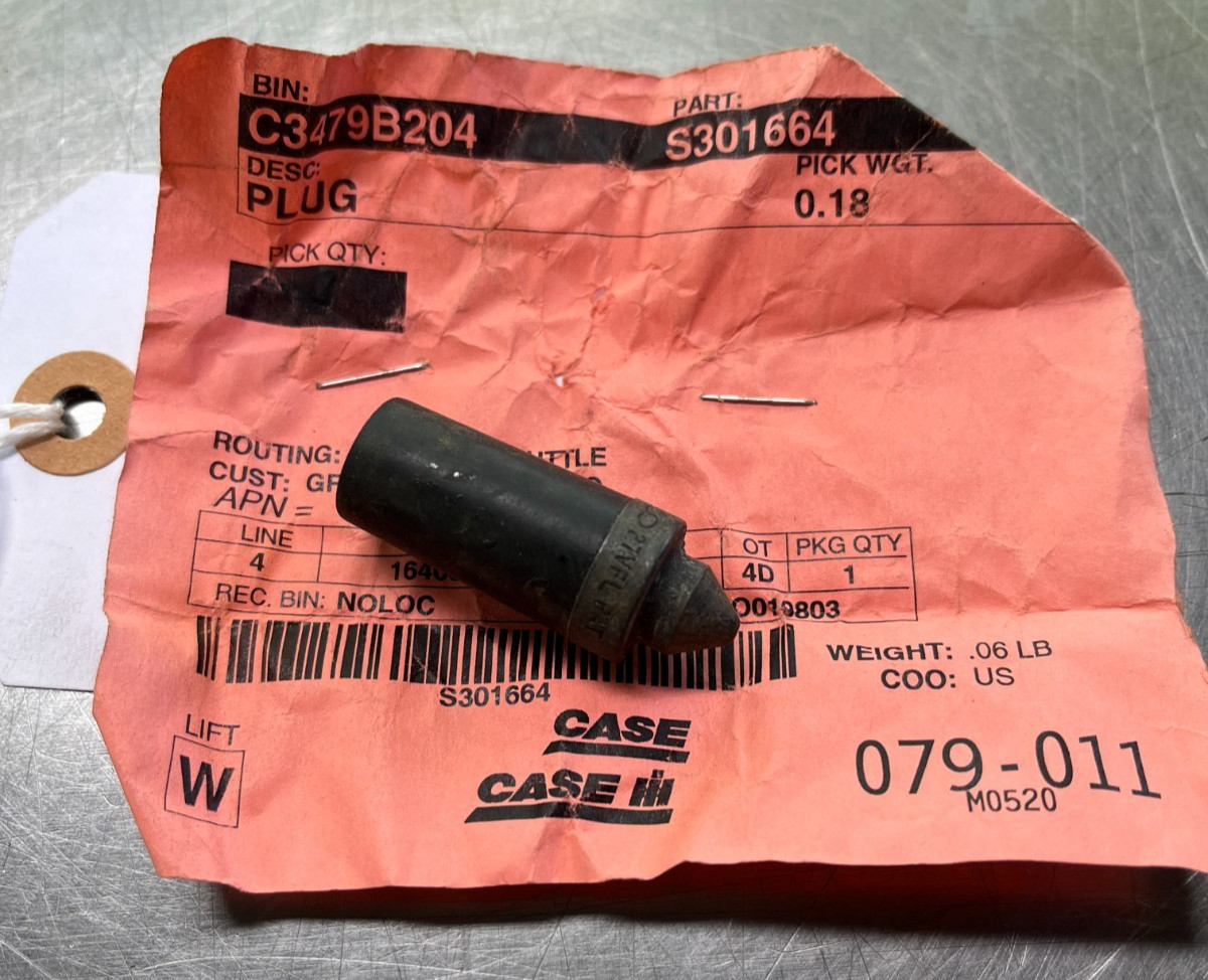 S301664  Genuine OEM  Case IH  CNH   PLUG